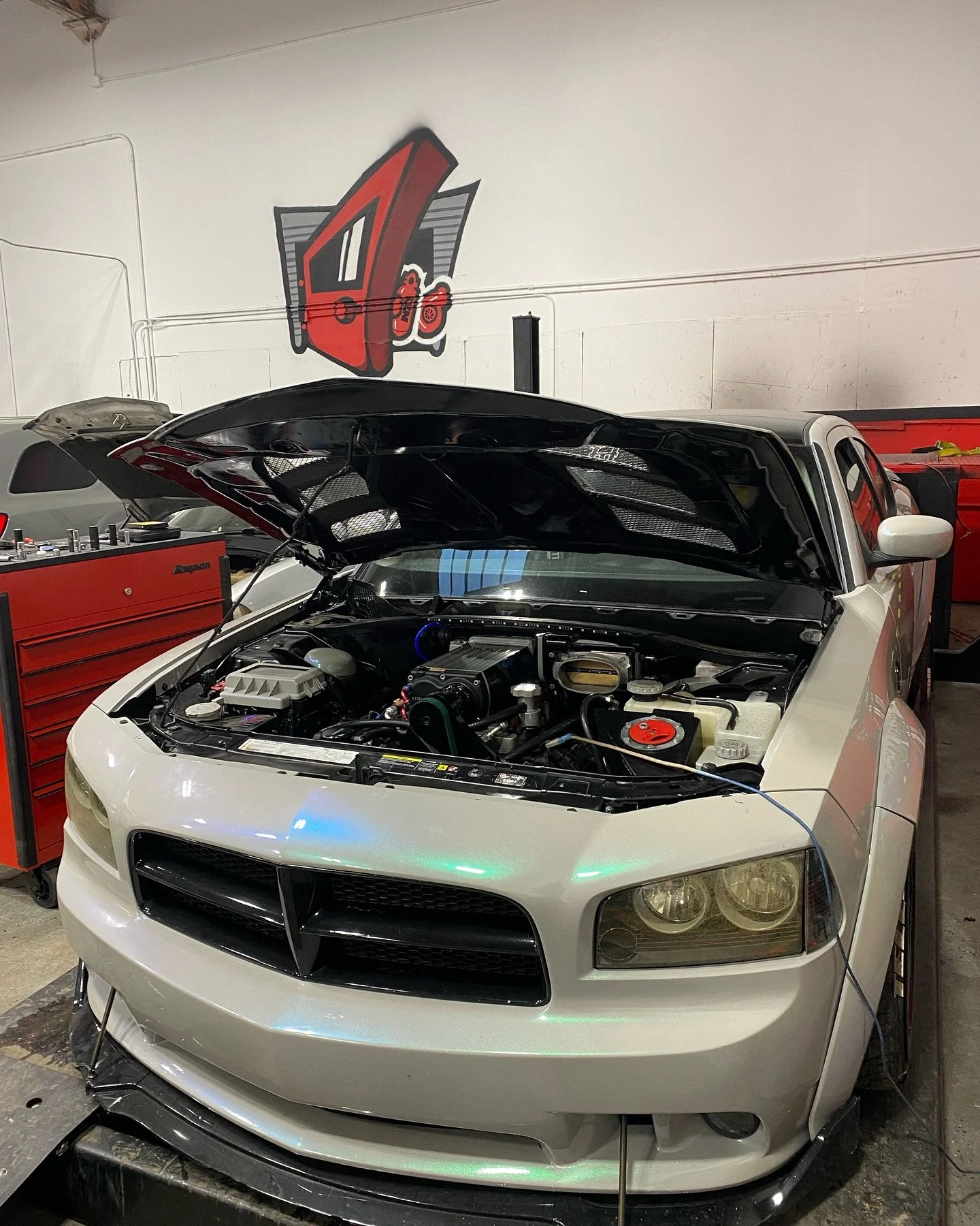 Fully bully 7.0 stroker paired with a mammoth kennebell running on a fully built Transmisson with a get rag rear in came in for some diagnose repair and or a dyno tune, swipe to hear that supercharger 😱 