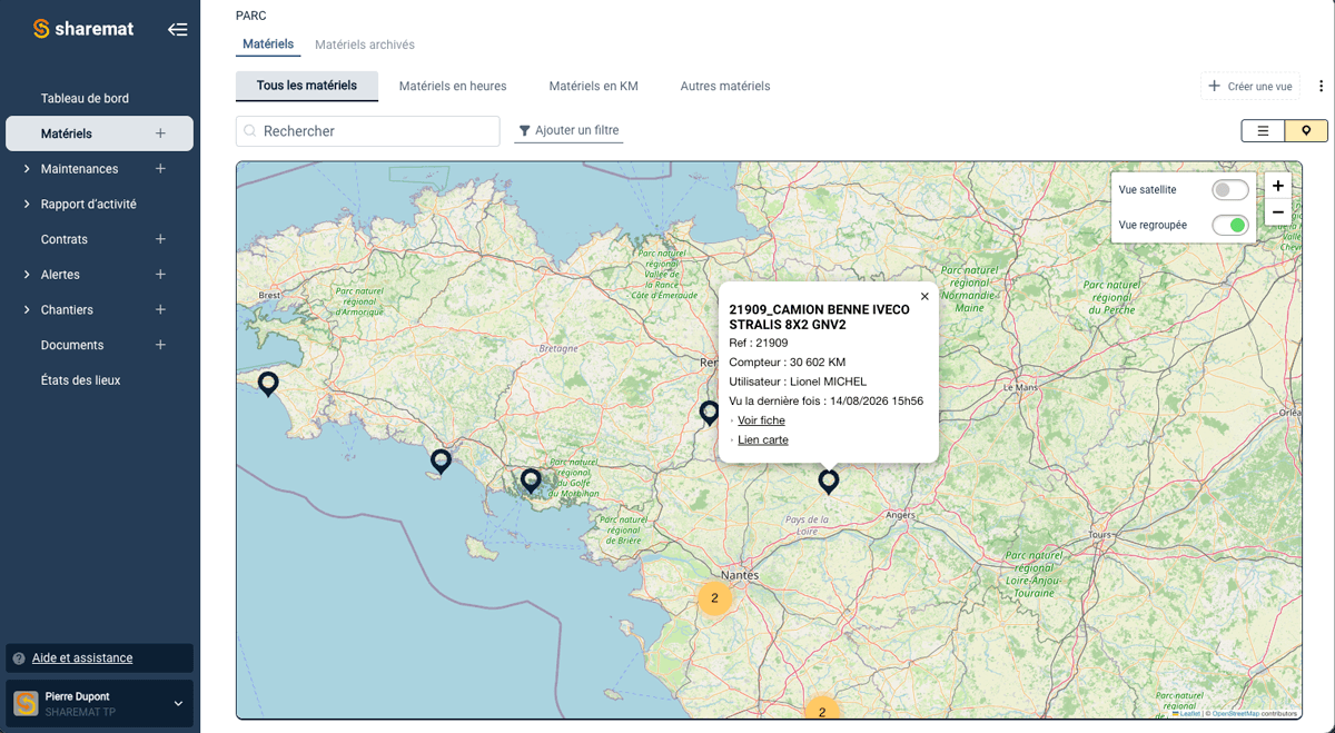 Capture d'écran d'une carte avec des marqueurs indiquant la localisation d'un véhicule utilitaire. La carte couvre une région de la France, avec des zones en vert pour des parcs naturels.