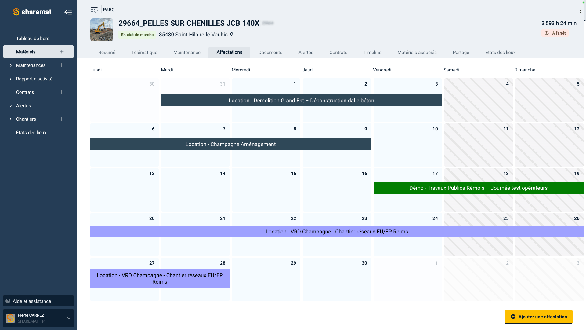 Calendrier de planification pour des locations de matériel ou de travaux de construction avec des événements colorés pour différentes activités.