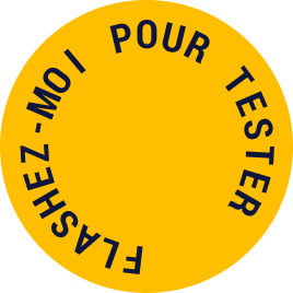 Badge jaune avec texte en français : 'FAIS- MOI POUR TESTER'