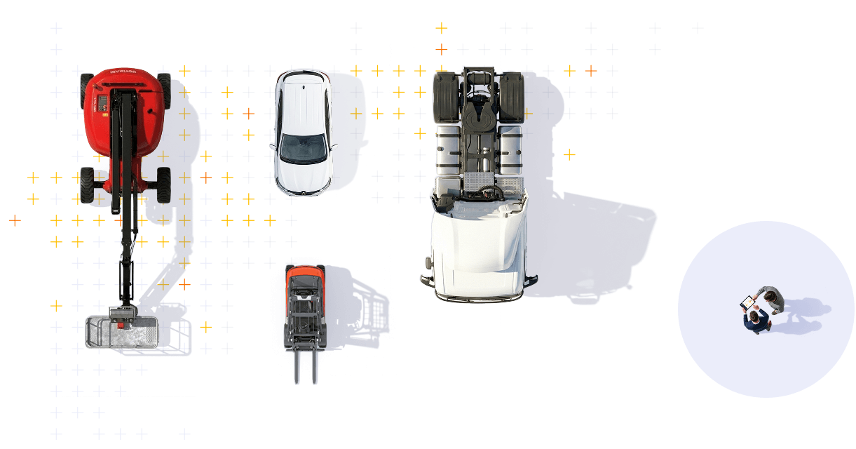 Vues aériennes de véhicules de construction et de transport, incluant une excavatrice rouge, une voiture blanche, une petite voiture orange, un gros camion blanc, et une camionnette verte, avec deux personnes discutant dans une zone ombragée