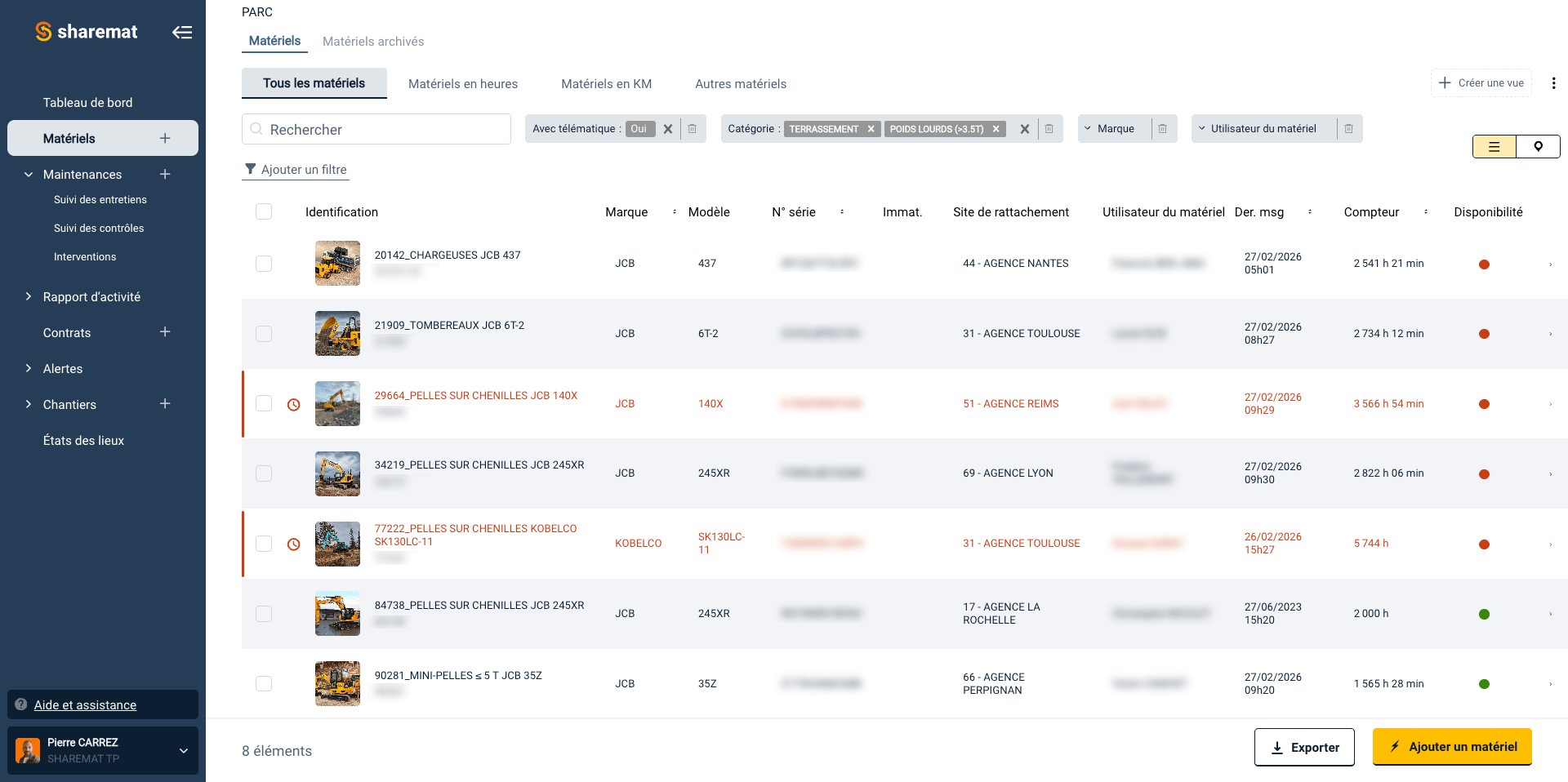 Capture d'écran d'une interface de gestion de matériel, affichant une liste de véhicules de construction et de levage avec leurs détails, tels que marque, modèle, numéro de série, site de rattachement, utilisateur, durée de fonctionnement, etc.