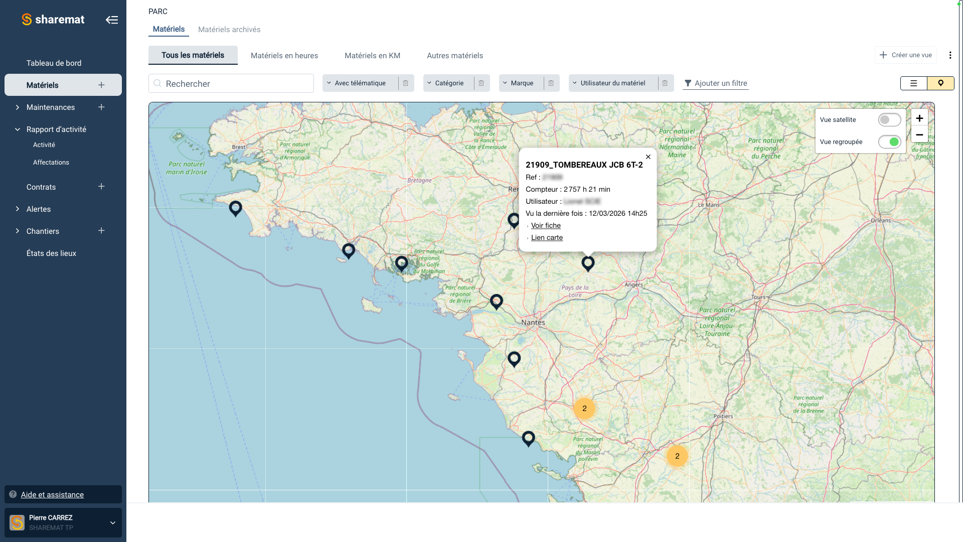 Carte de la région Pays de la Loire en France avec plusieurs marqueurs indiquant l'emplacement d'outils ou équipements, dont un indique des détails spécifiques comme référence, compteur, utilisateur, date et heure de la dernière visualisation.