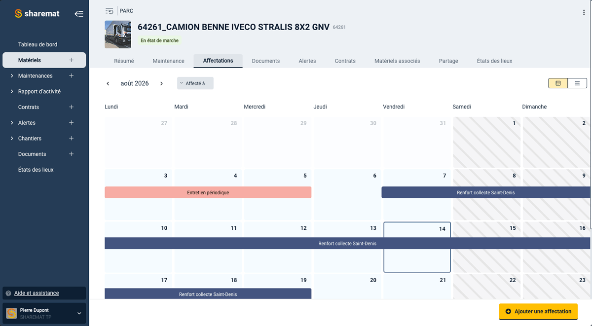 Calque de calendrier montrant la disponibilité et les affectations pour un camion Iveco Stralis. Inclut des notes sur l'entretien périodique et le renfort collectif Saint-Denis, avec un menu latéral pour la gestion des matériaux et autres options.