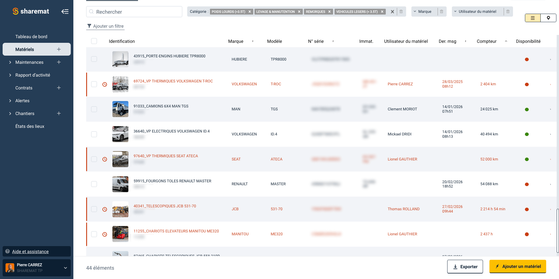 Capture d'écran d'une interface de gestion de matériel avec liste d'équipements divers, including véhicules et machines, dans une application de gestion avec filtres et options d'exportation.