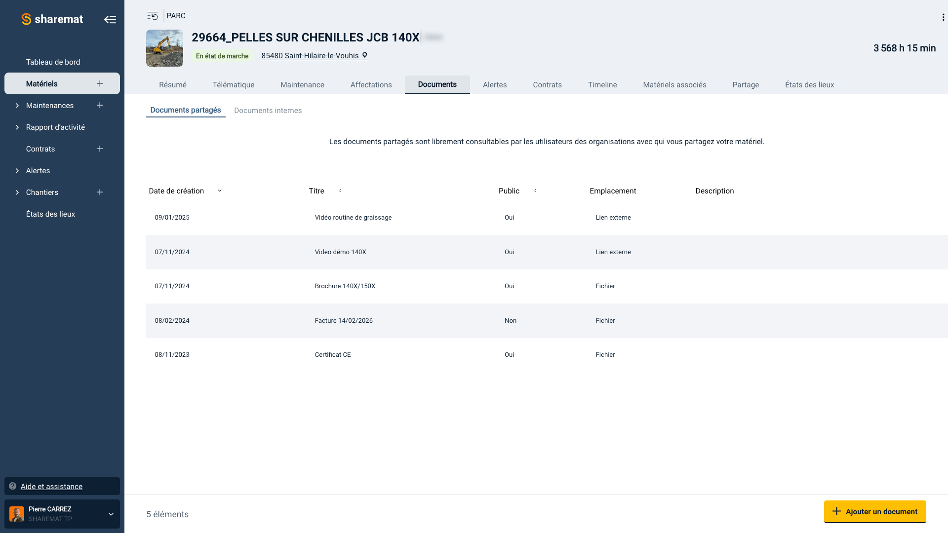 Capture d'écran du système de gestion de documents Shareemat affichant la liste de documents liés à une machine JCB 140X, incluant des vidéos, une brochure, une facture et un certificat CE.