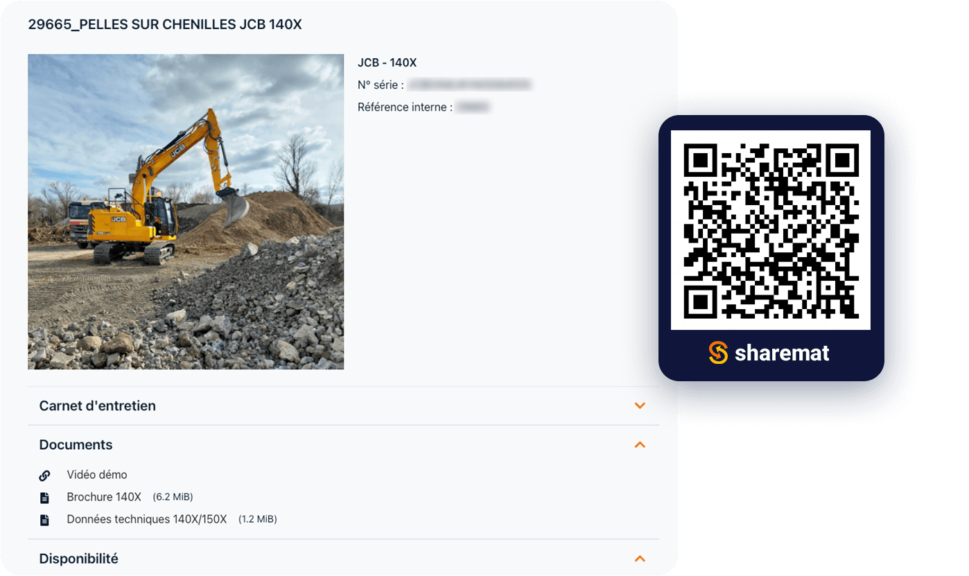 Photo d'une pelle sur un chantier de construction, avec un ciel nuageux en arrière-plan, et quelques arbres dénudés. La scène montre une excavatrice jaune en train de déplacer de la terre.