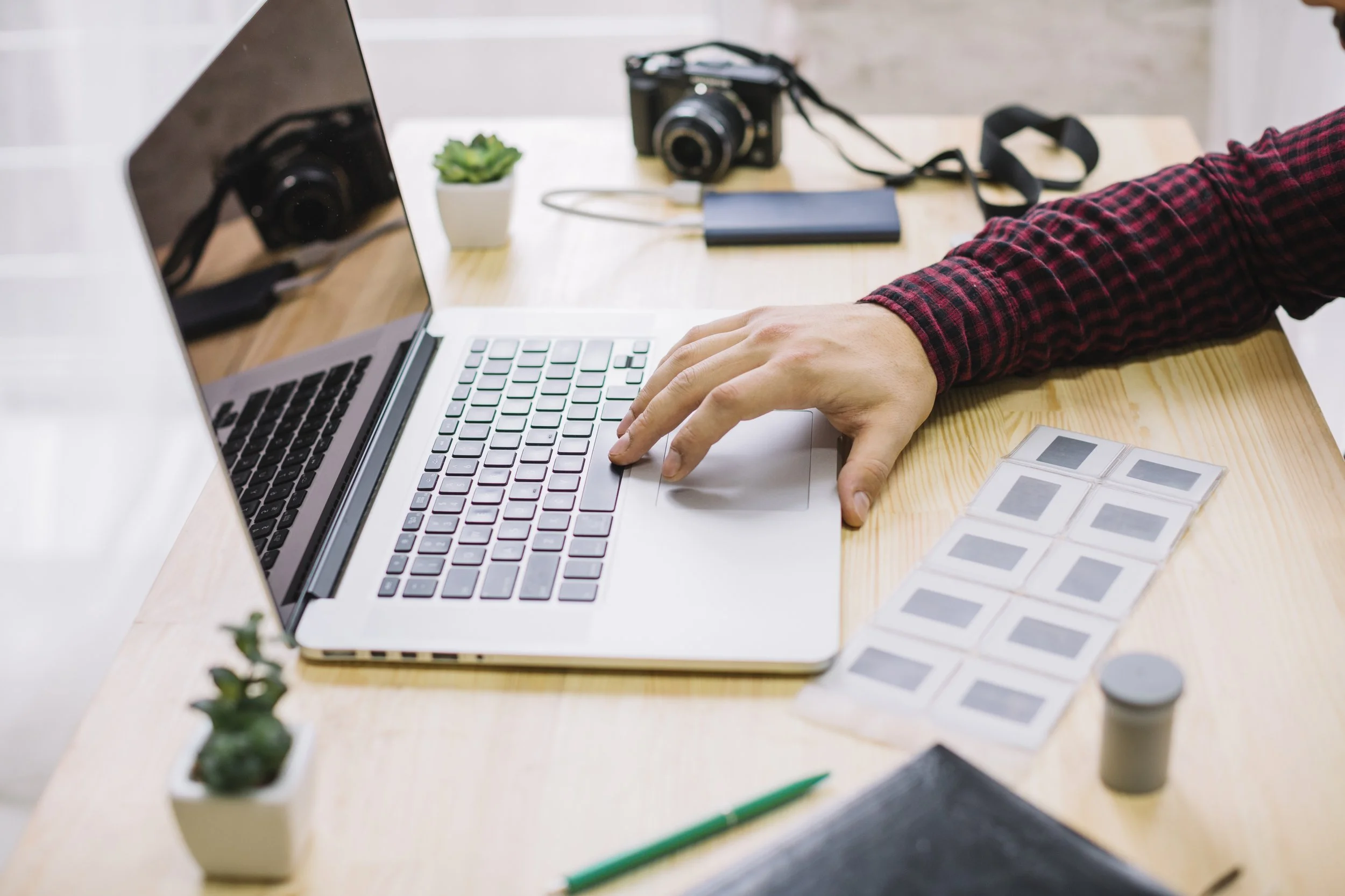 it specialist jobber med laptop