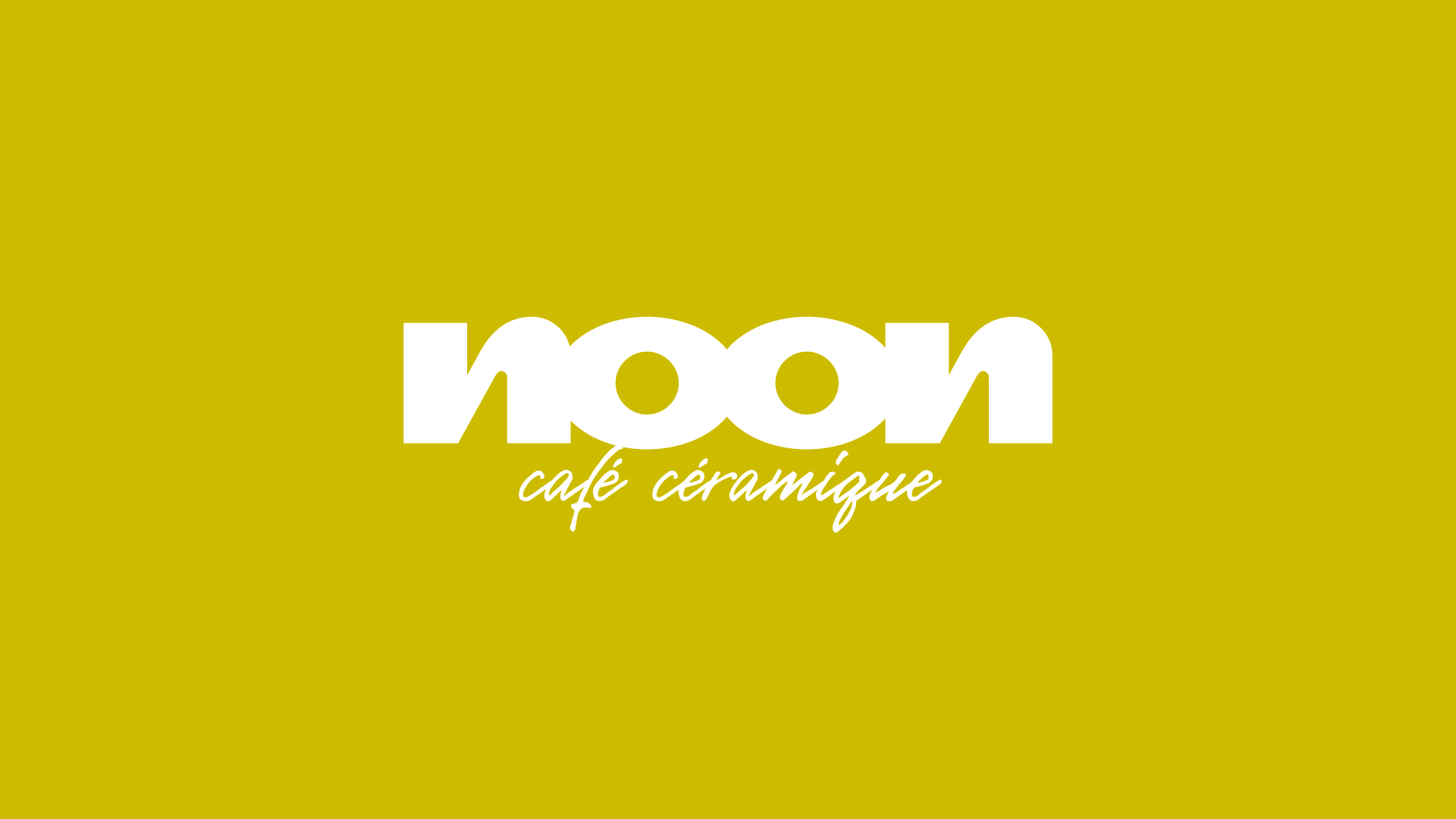 Logo for Moon Café Céramique with a green background, white stylized text reading 'moon', and smaller white cursive below that says 'café céramique'.