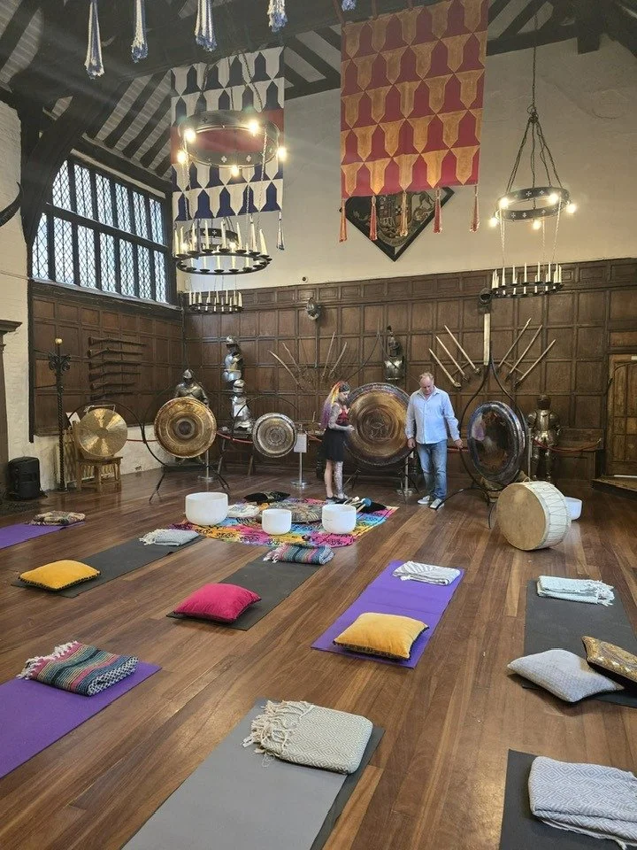 Andrew Elson setting up an event