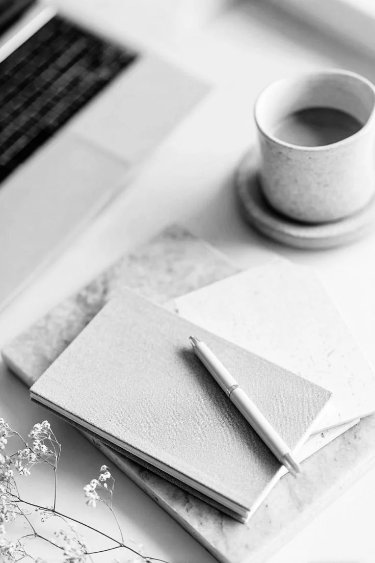 Lo digital no sustituye al analógico. La creatividad nace de una hoja en blanco.