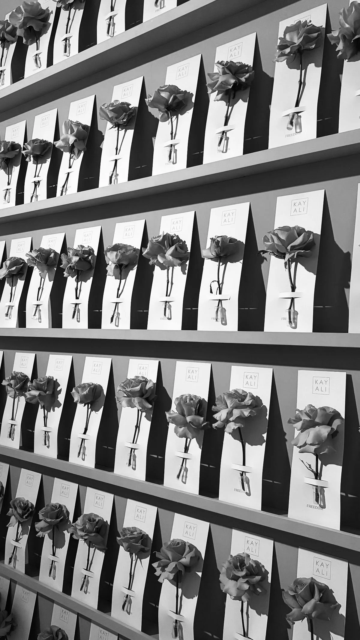 Activación de marca en evento apostando por el arte floral para crear una atmósfera alineada con el ambiente.