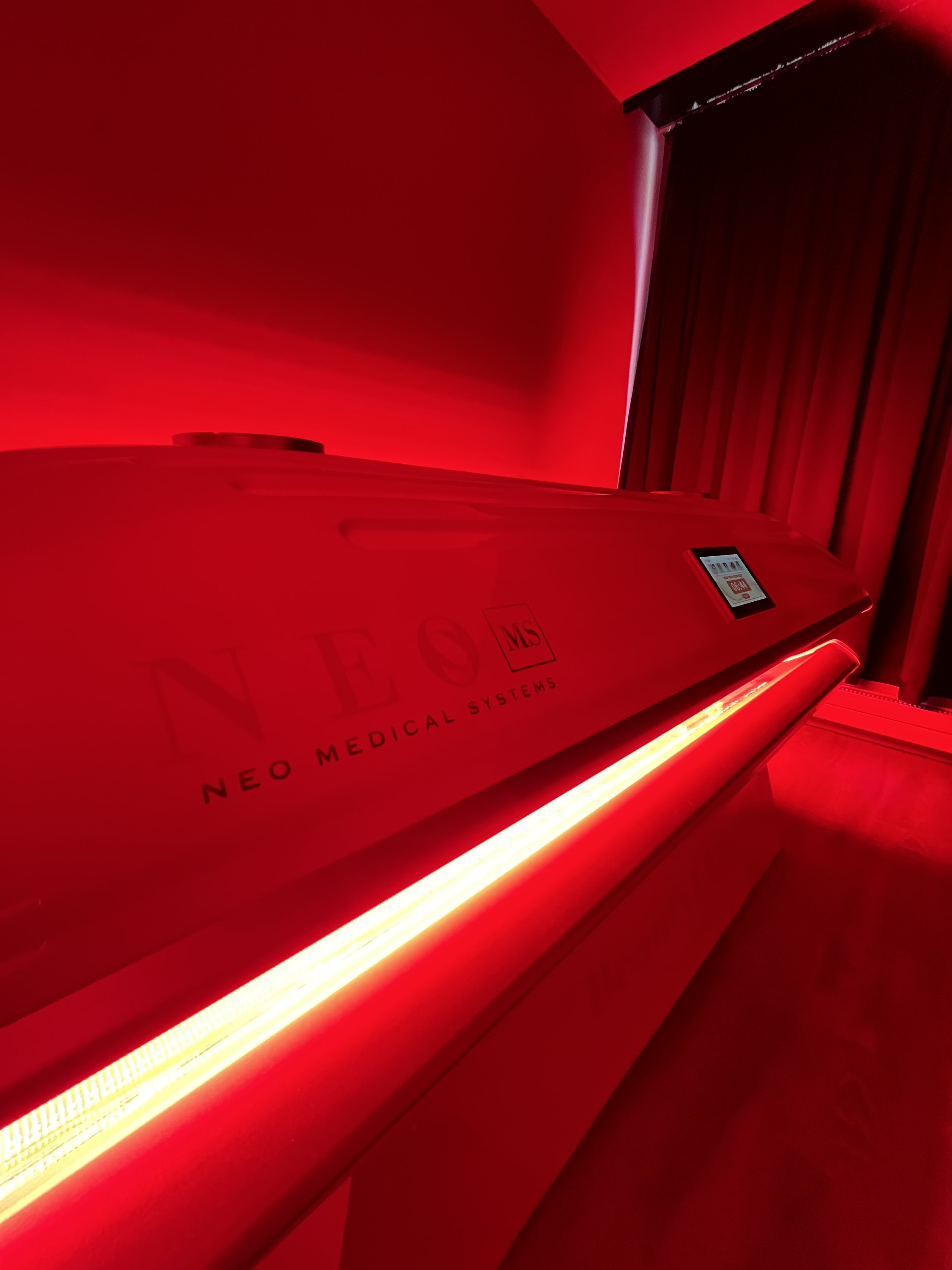 BeautyRED, full body red light therapy in dark room 2