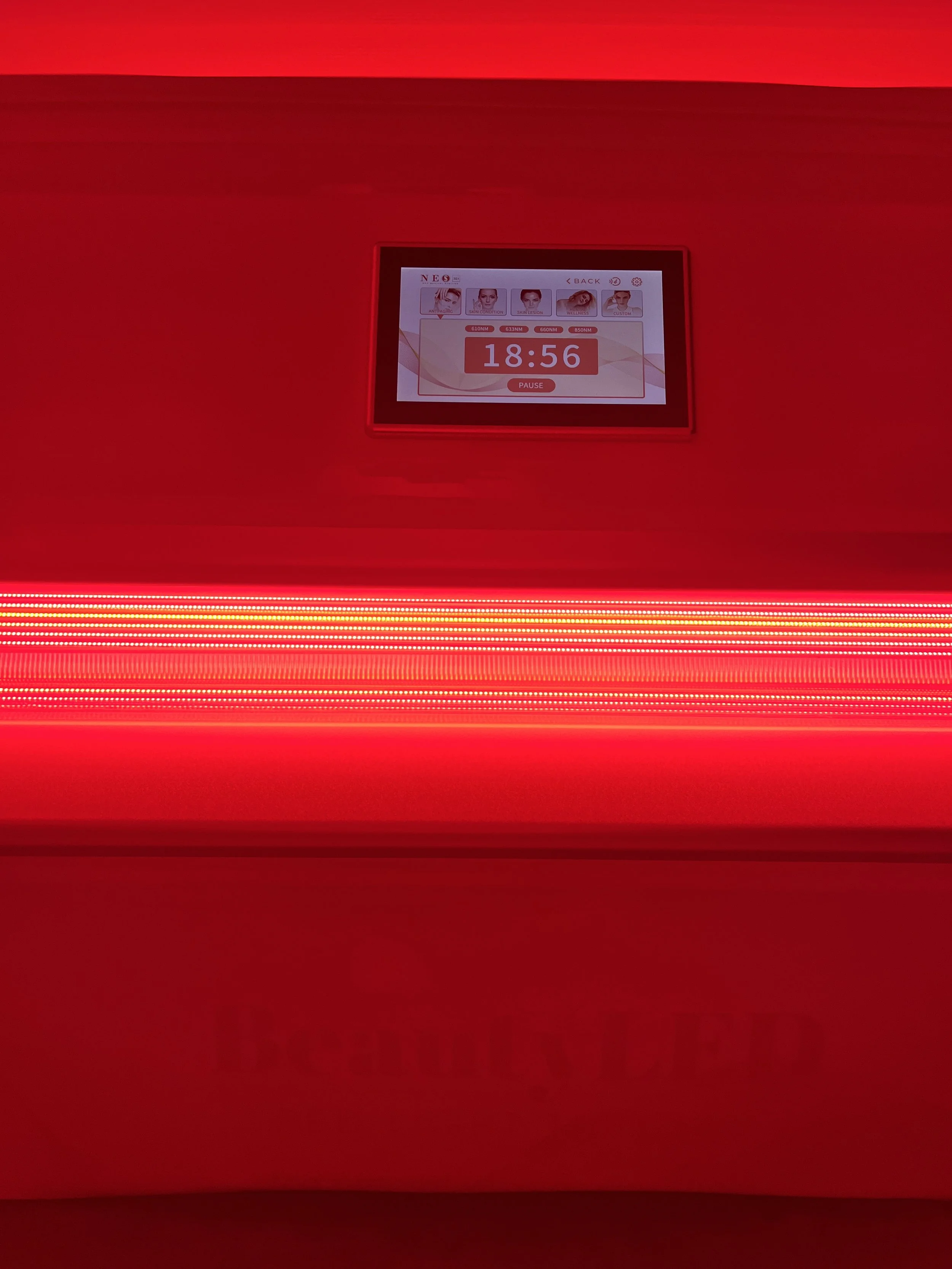 BeautyRED, full body red light therapy bed with LCD touchscreen and 4 click and start presets