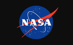 Logo de la NASA avec un cercle bleu, texte blanc et un dessin rouge.