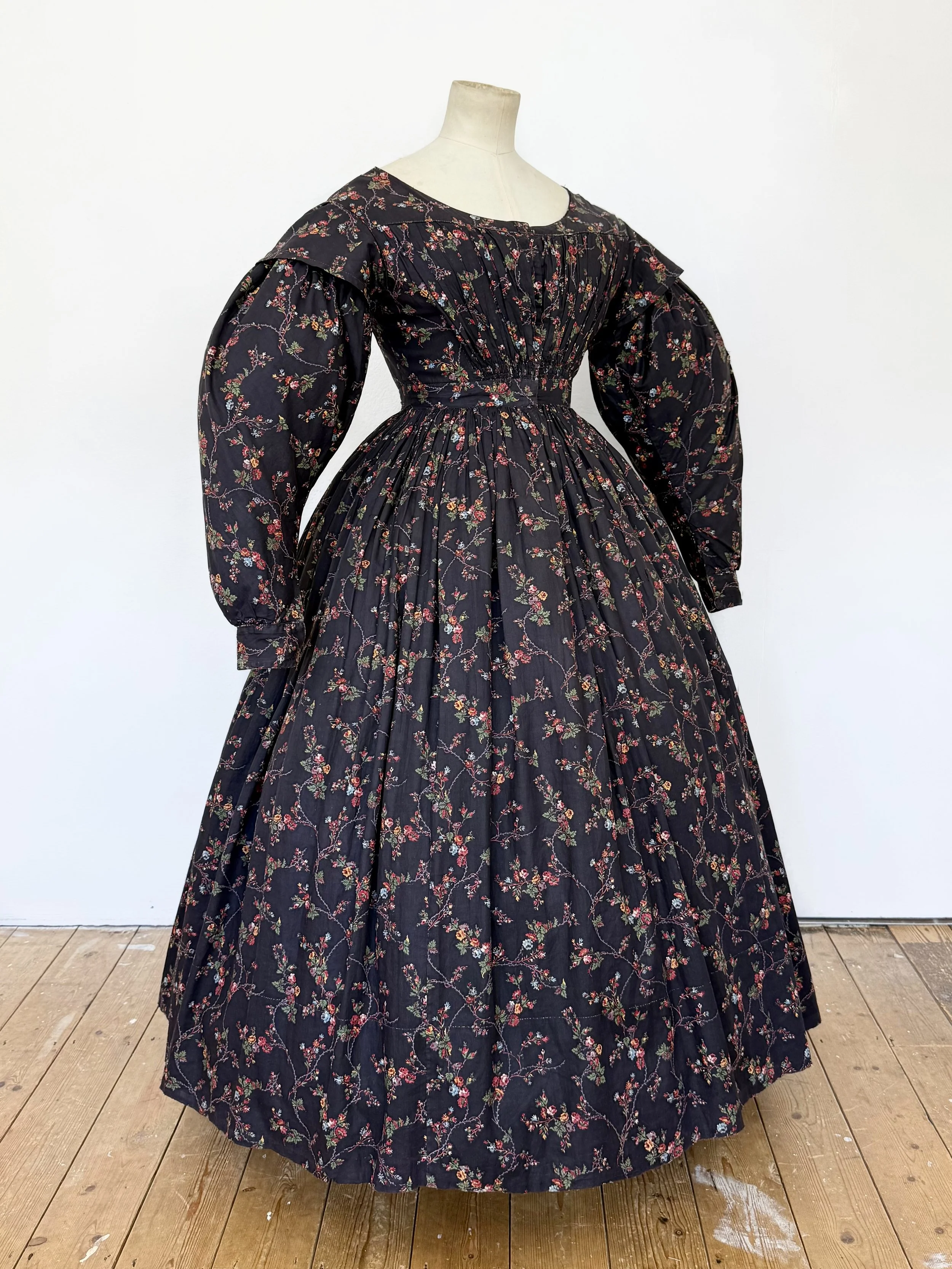 Floral chintz dress, 1830s 