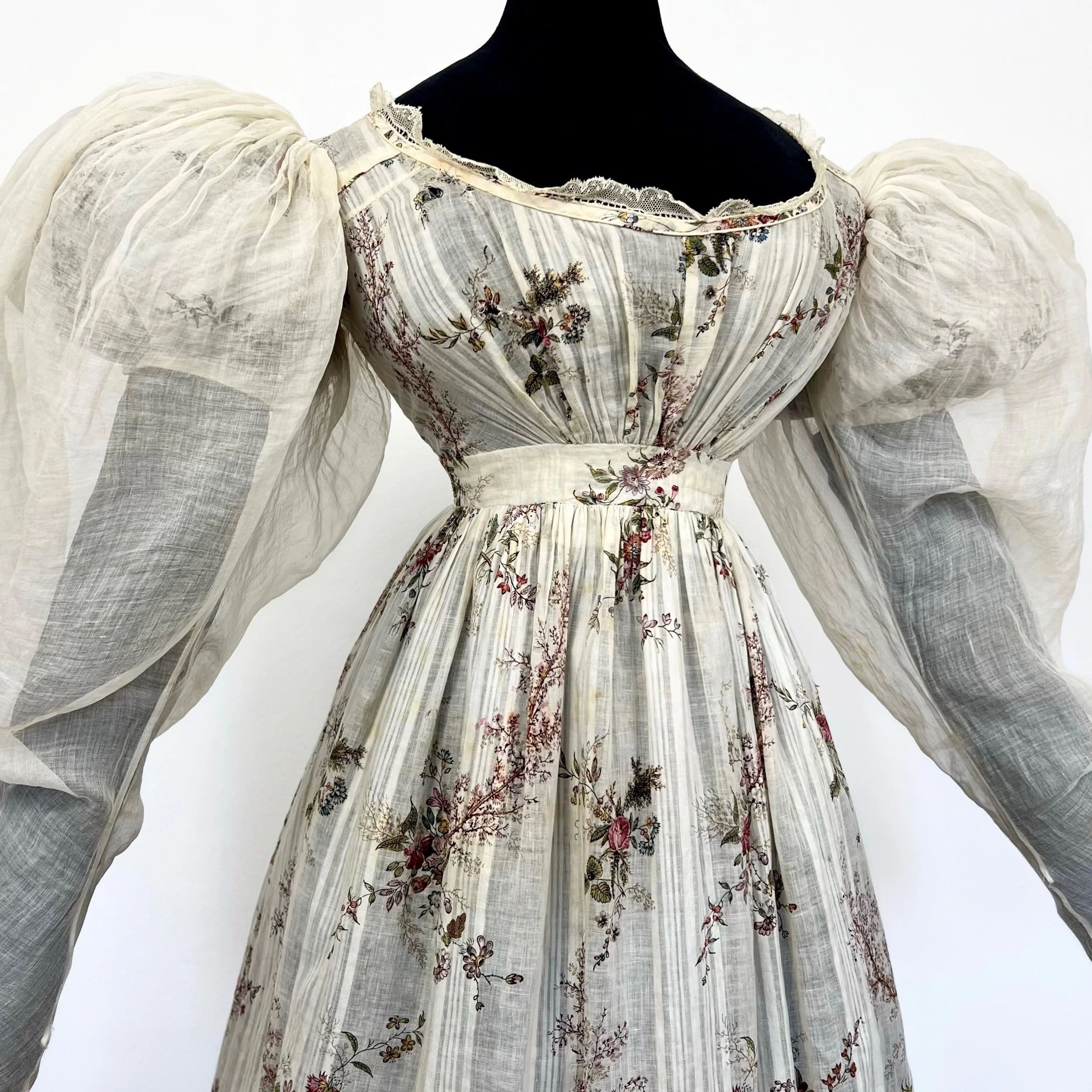 printed muslin dress, late 1820s 