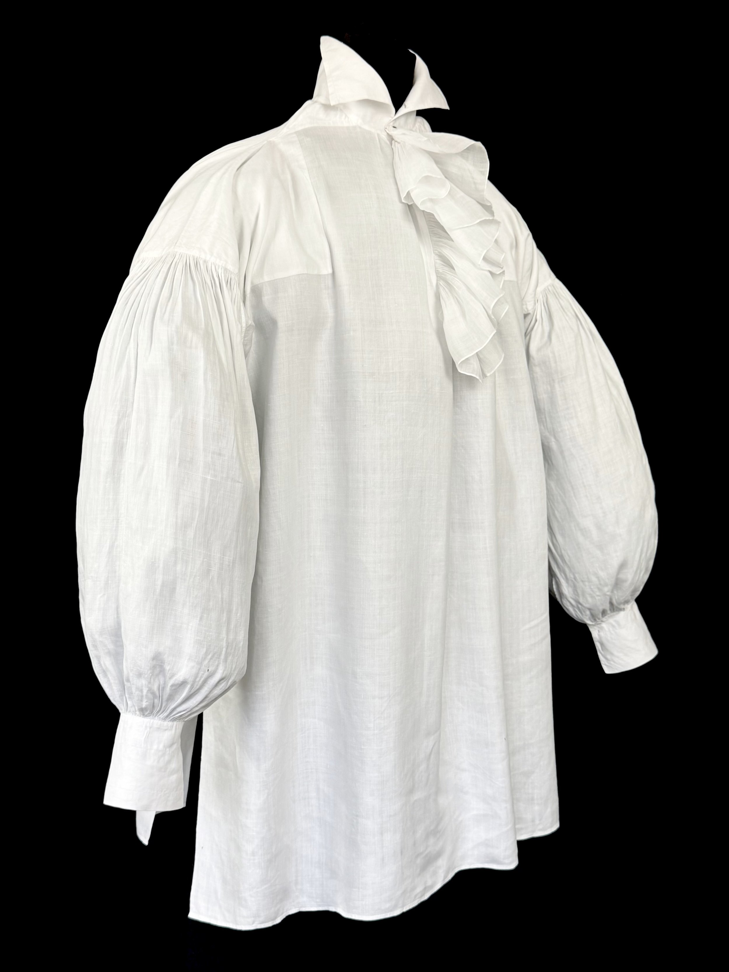 Mens linen shirt, early 19th century 