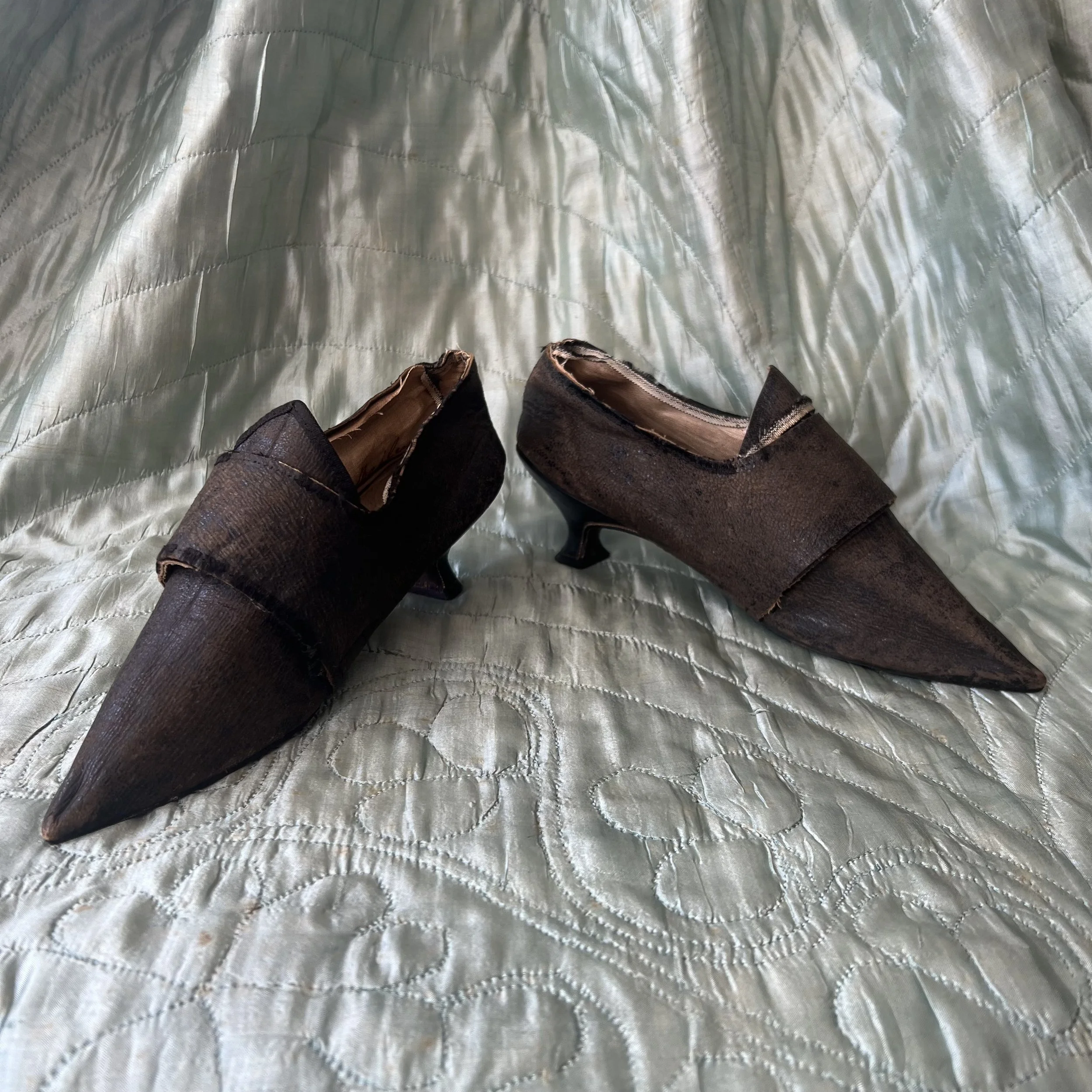 Ladies leather shoes with Italian heels, 1790s 