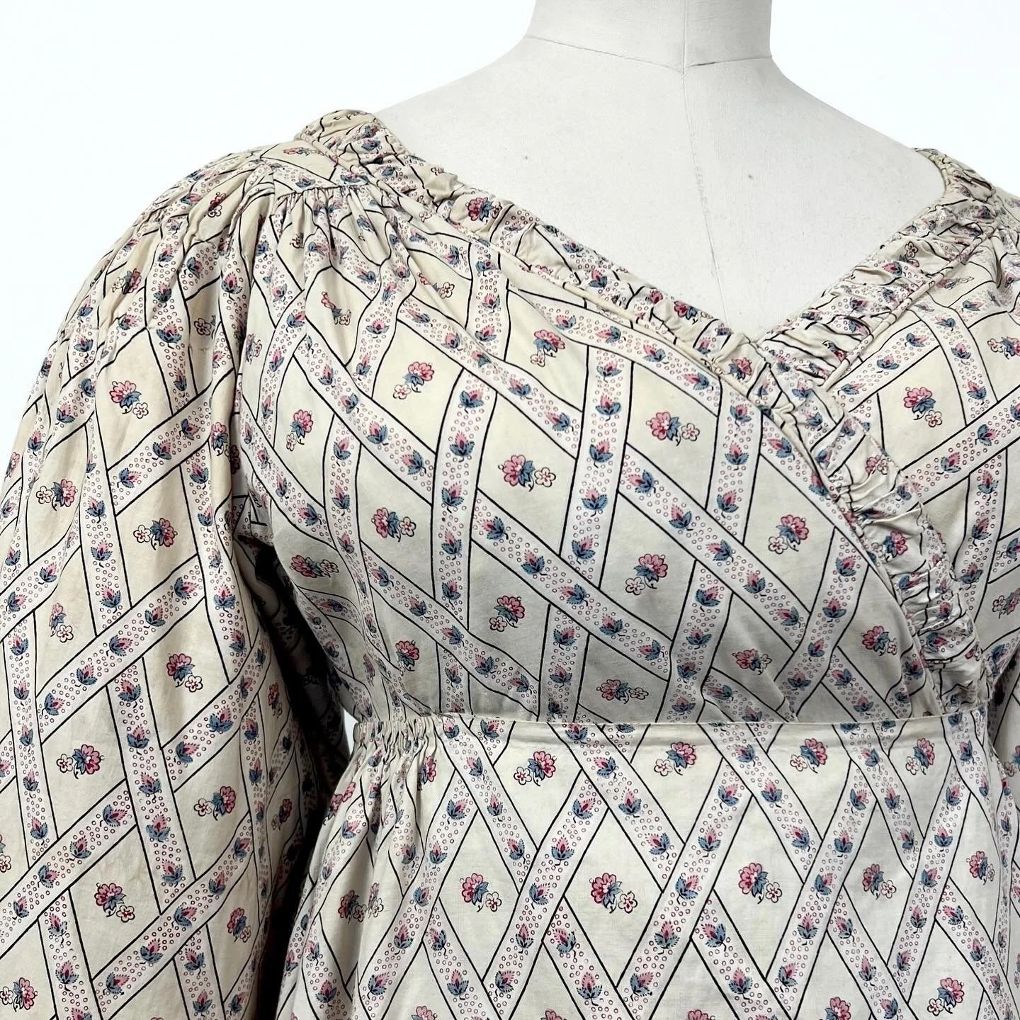 roller printed dress, 1810s 