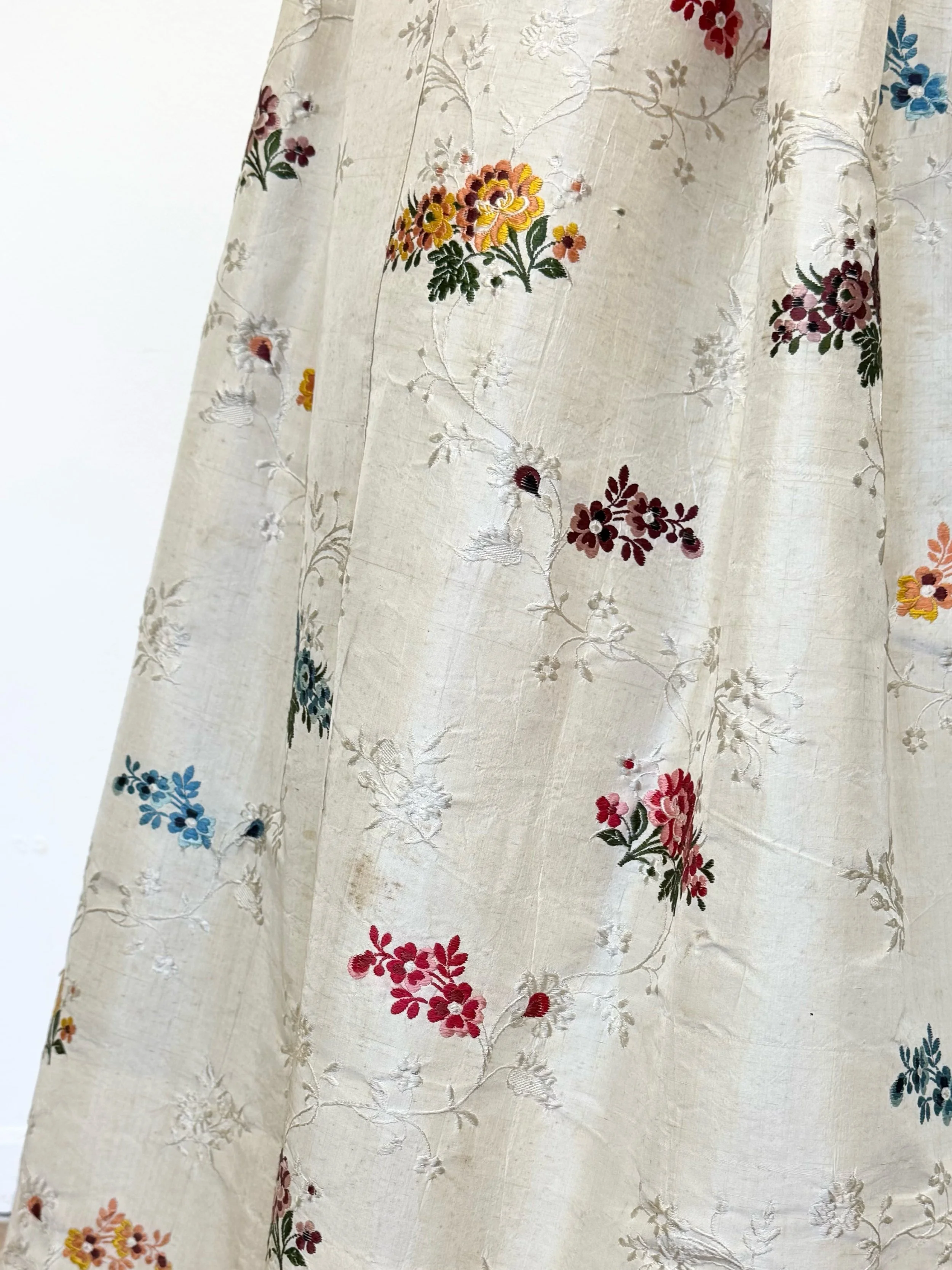 Gown of Spitalfields silk, 1780s 