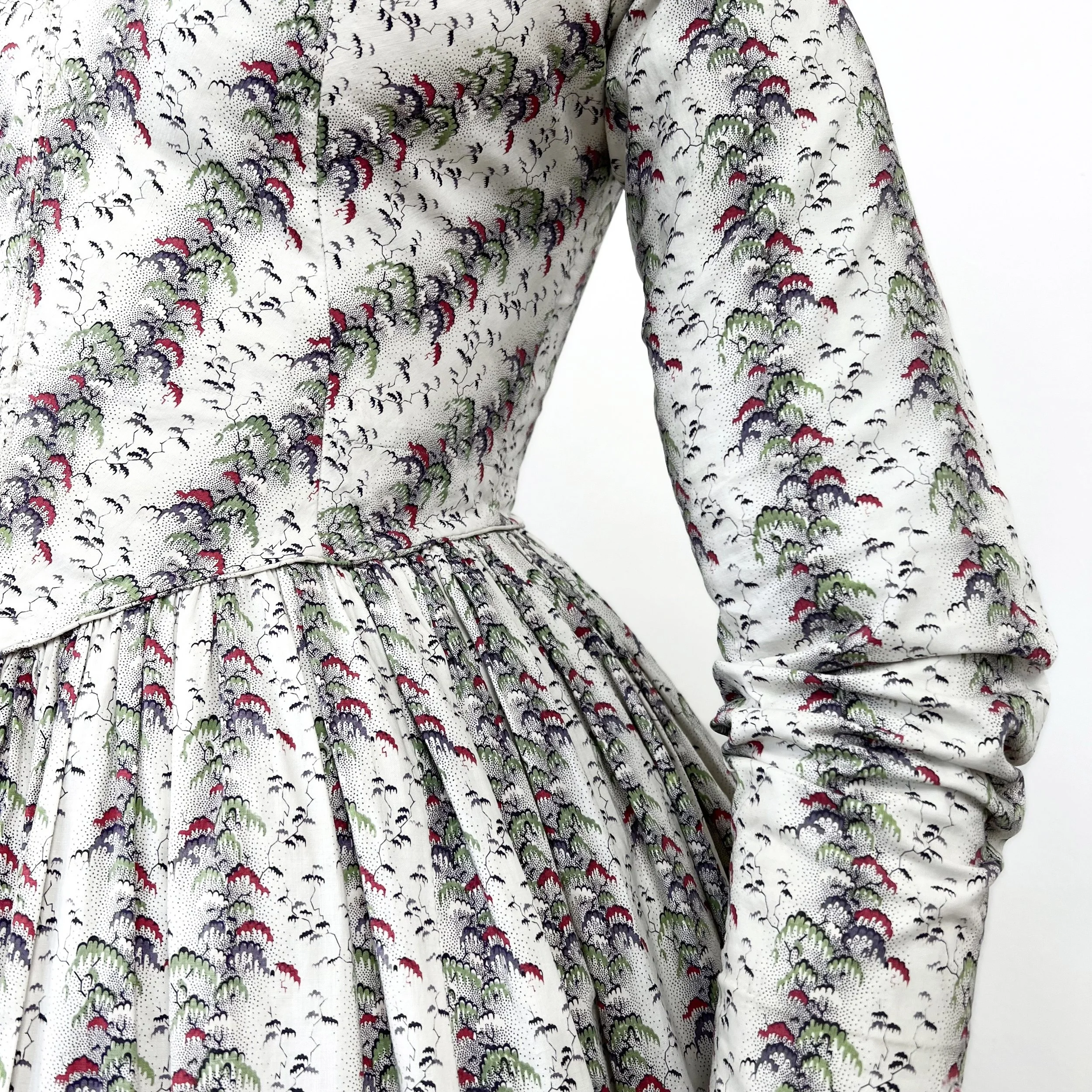 Roller printed cotton day dress, 1840s 