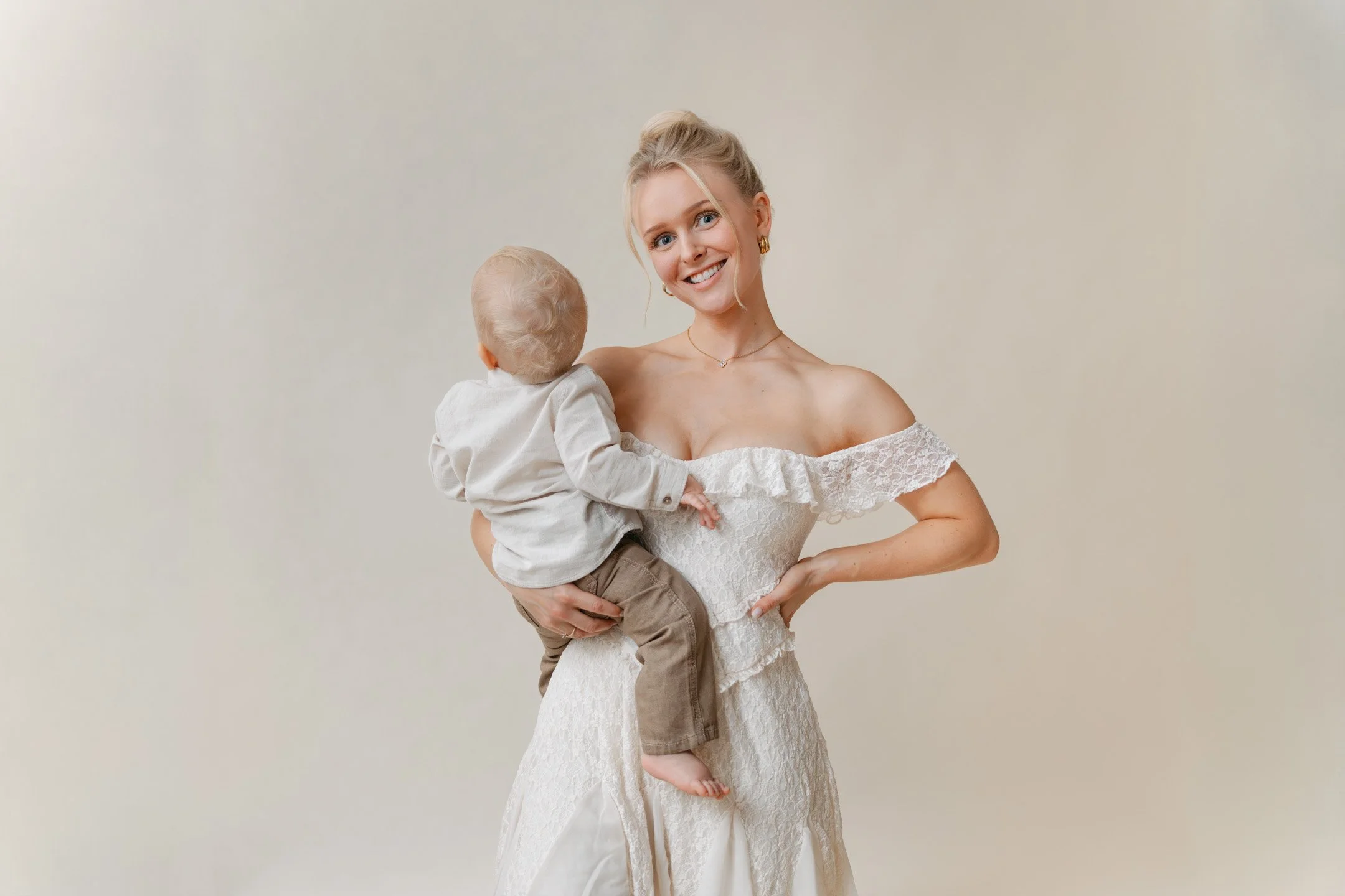 Cologne-based photographer capturing fitness influencer for branded website photos