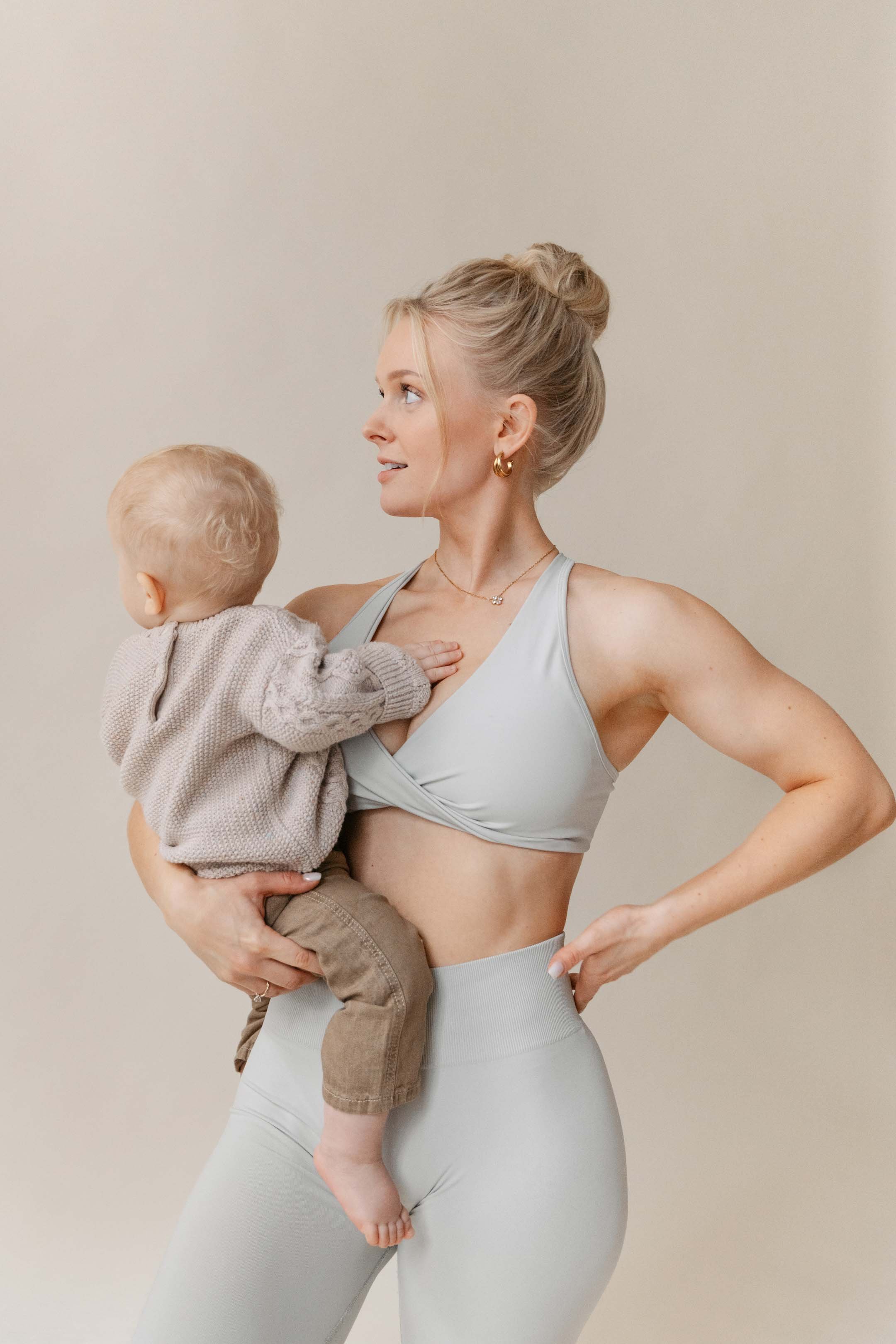 Cologne-based photographer capturing fitness influencer for branded website photos