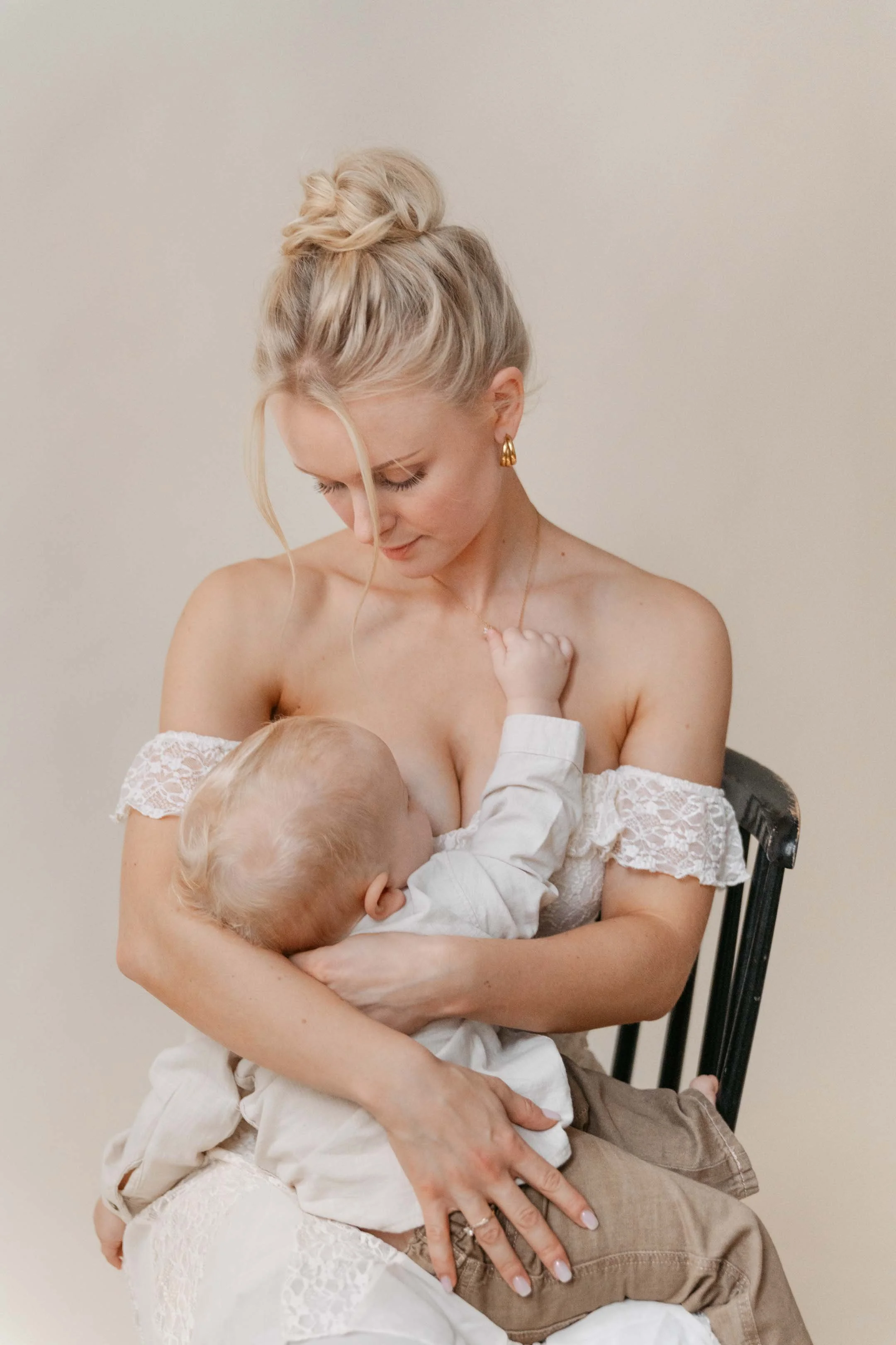 Cologne-based photographer capturing fitness influencer for branded website photos