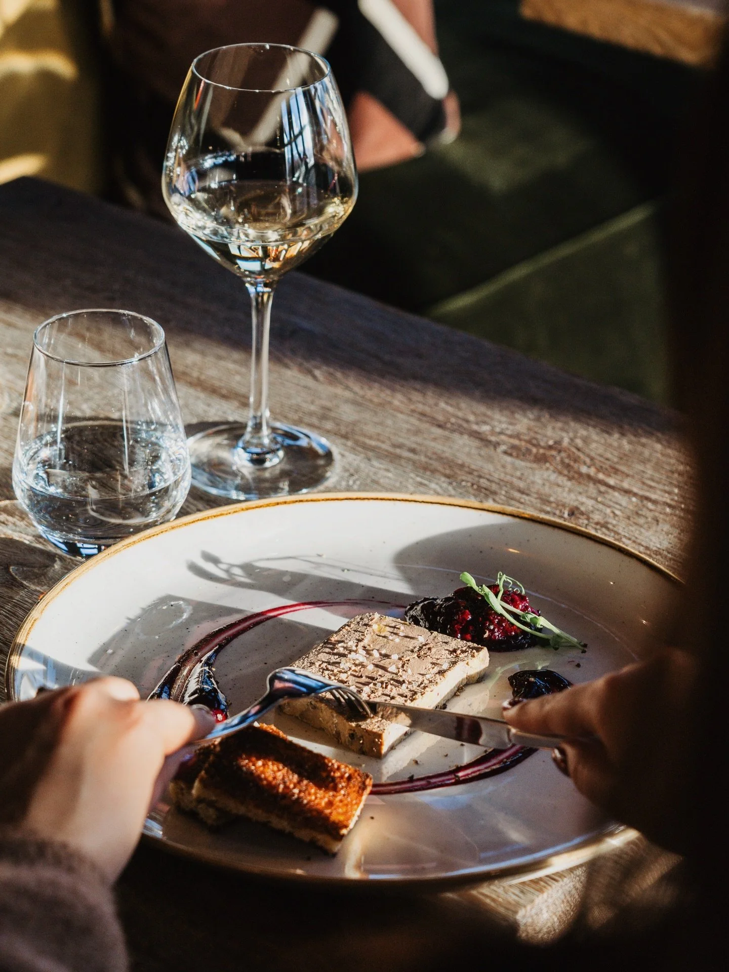 Cr&eacute;ation de contenu pour le @ily_hotels_la_rosiere du groupe @beyond_places_ ✨🫕🍸