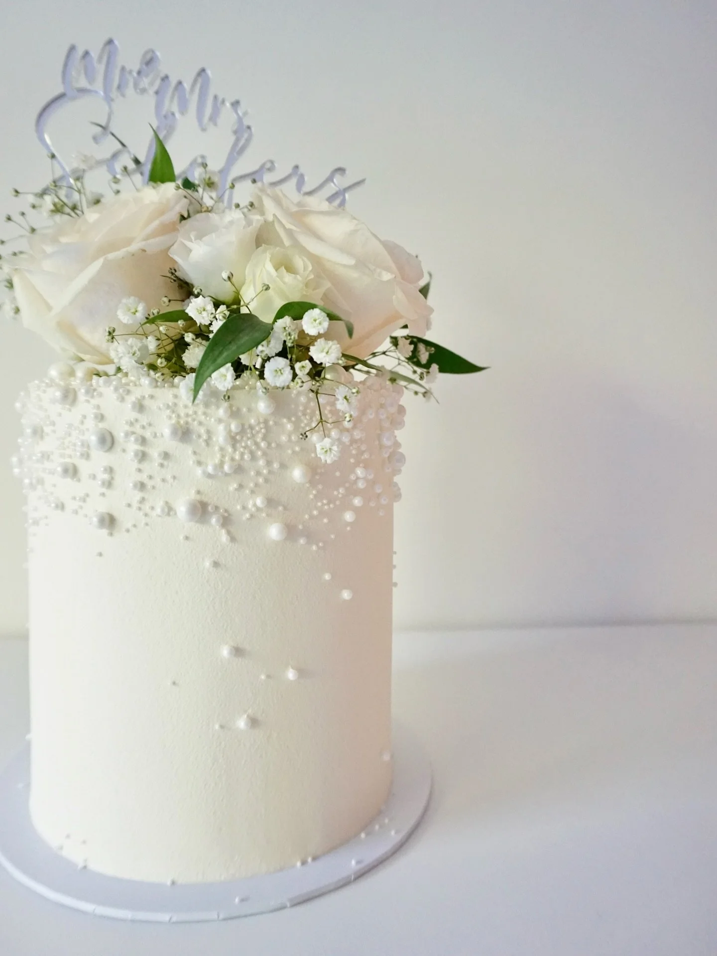 Wedding 🤍

#civilweddingcake #weddingcakezurich #zurichcake #cakeartist #cake