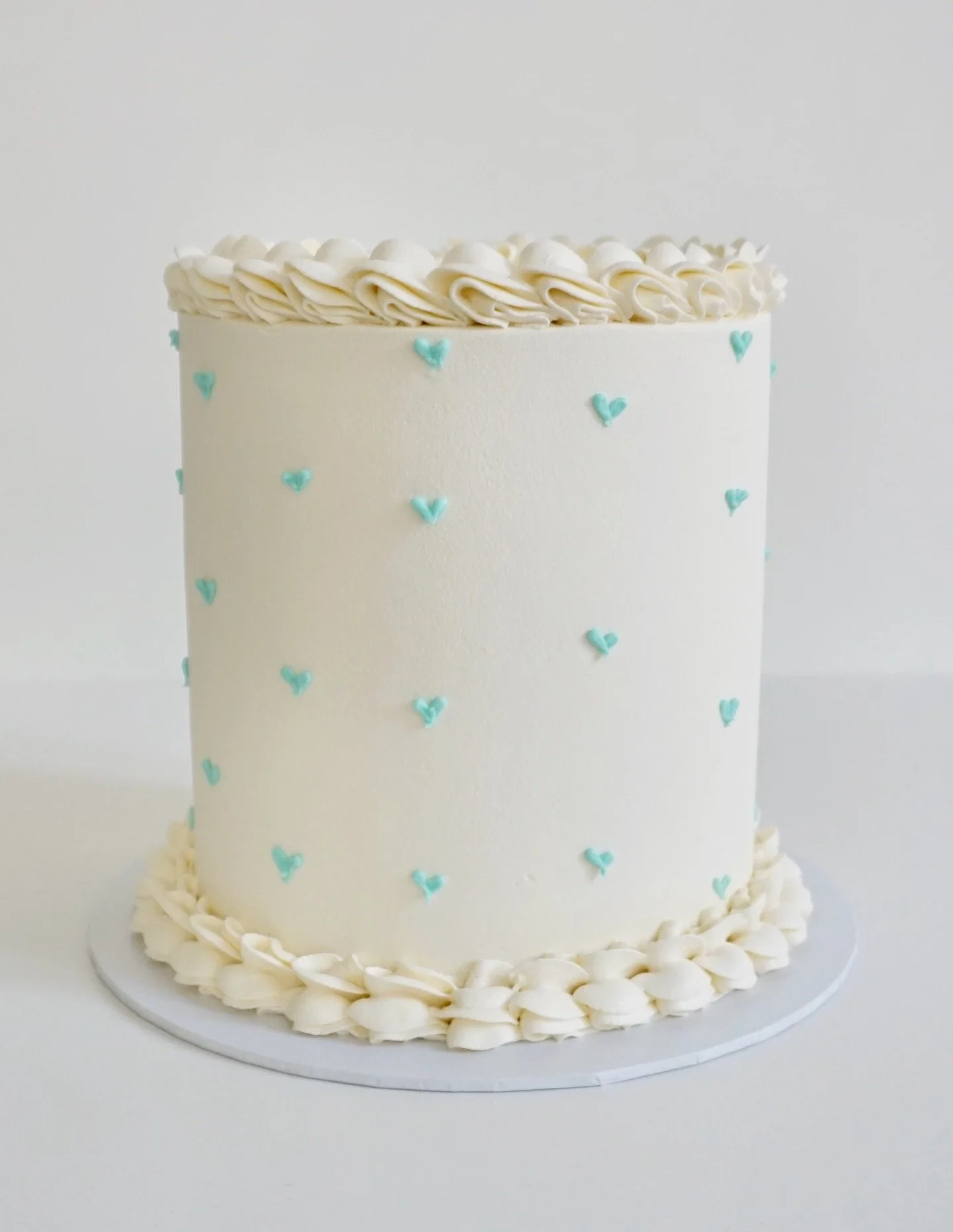 Vintage 🩵

#vintagecake #cakeartist #cakeszurich #zurichcakes #buttercreamcakes