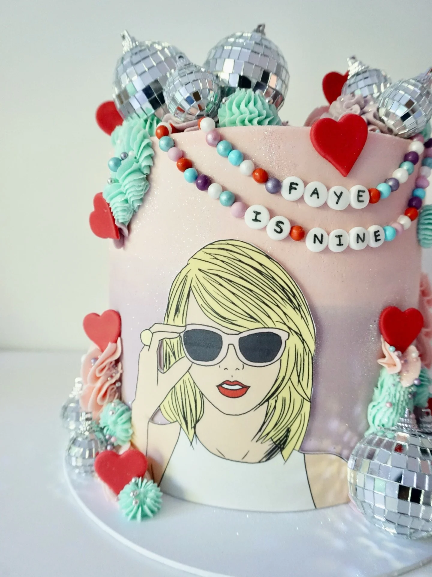 Taylor Swift 

#cake #zurichcakes #cakeart #cakeartist #buttercreamcakes