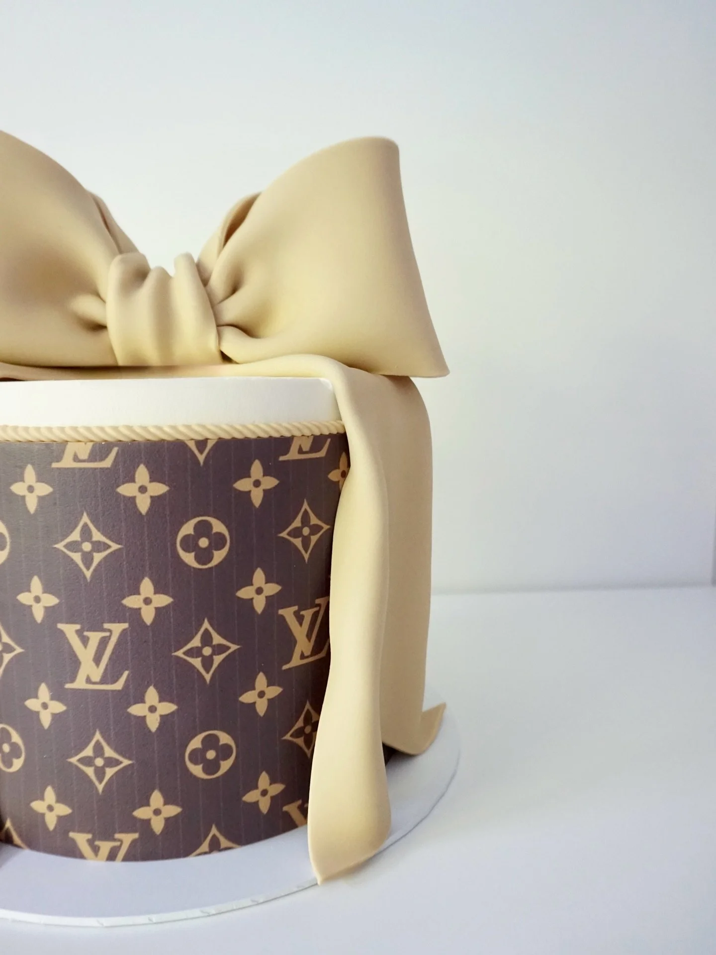 LV 🤎

#designercakes #cakedecorating #zurichcakes #cakeartist #cakeart