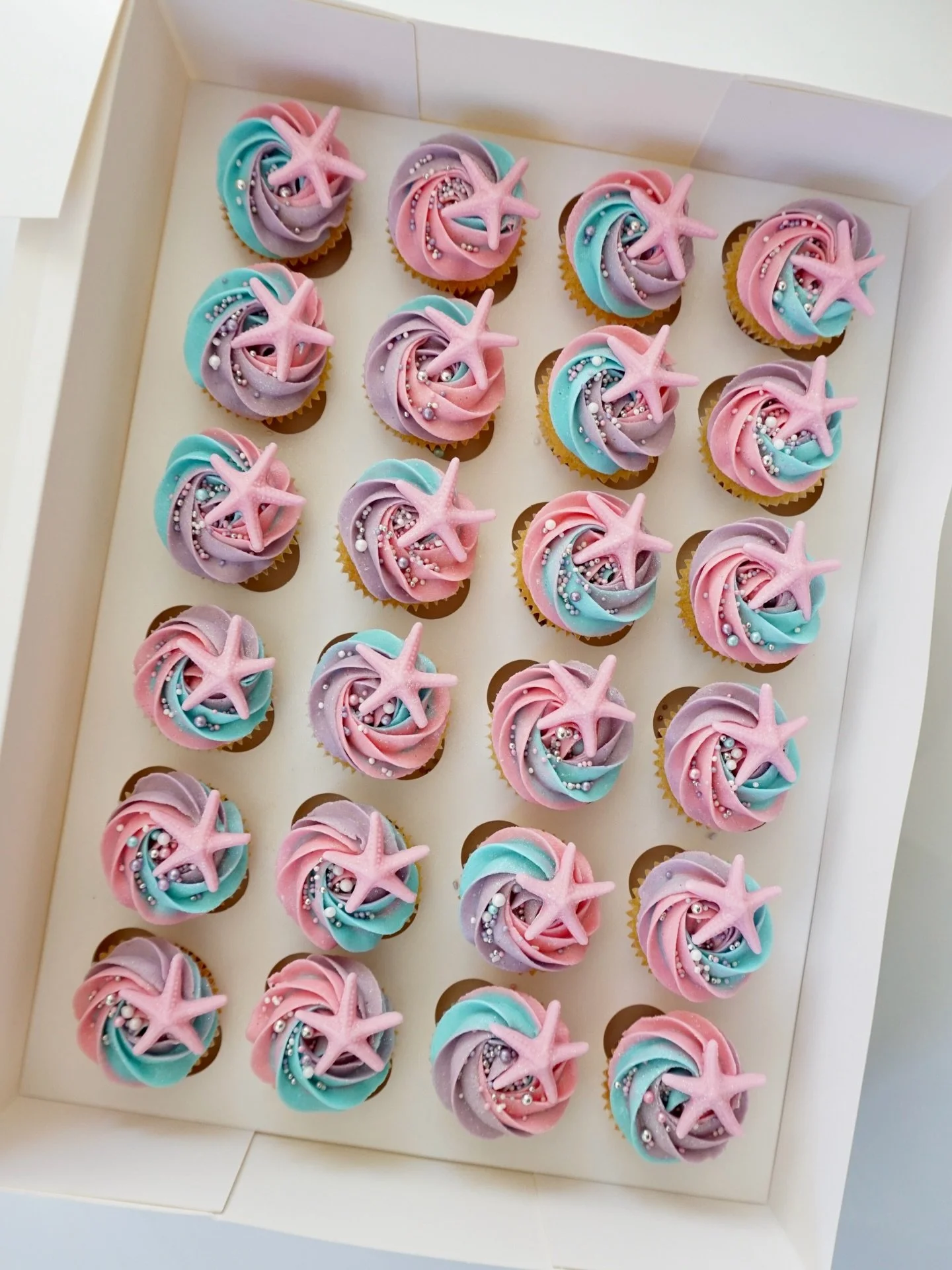 Minis 🩷

#minicupcakes #minicupcakeszurich #cupcakes #cupcakeart #cupcakeszurich