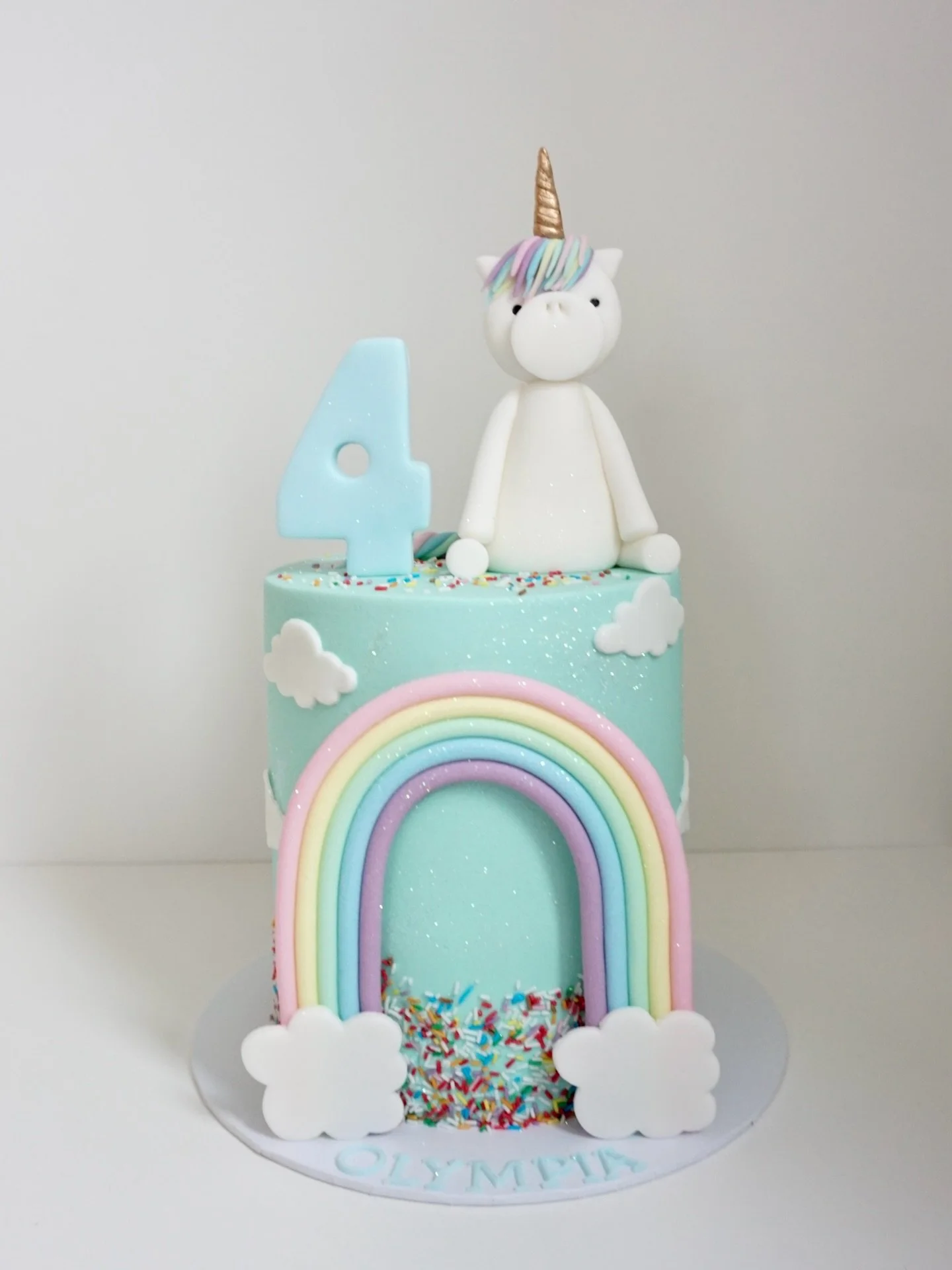 Unicorn 🌈🦄 

#cakeartist #cakeart #unicorncake #cakeszurich #buttercreamcake