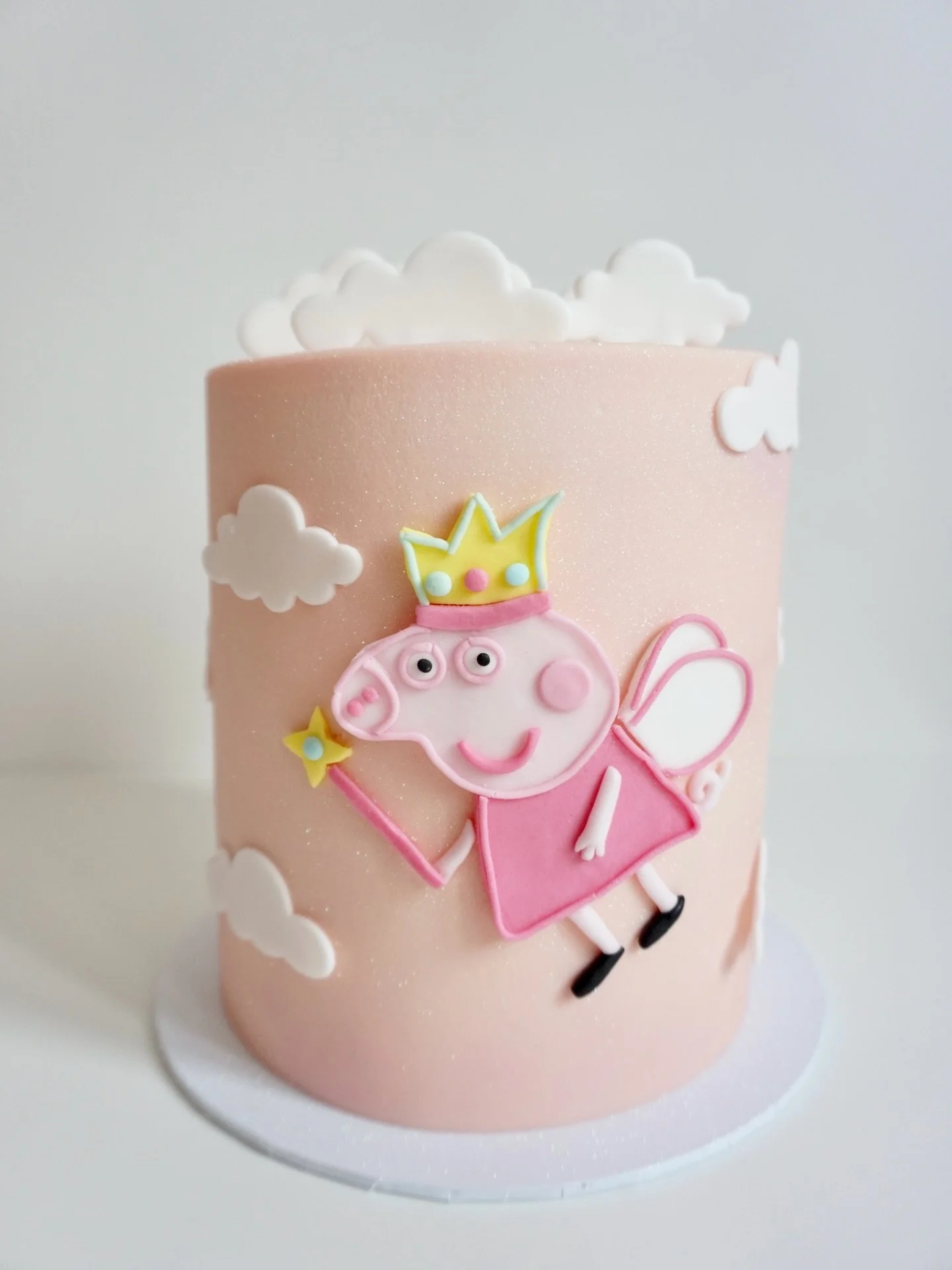 Peppa Pig 🩷 

#peppapigcake #cake #zurichcake #cakeartist #buttercreamcakes
