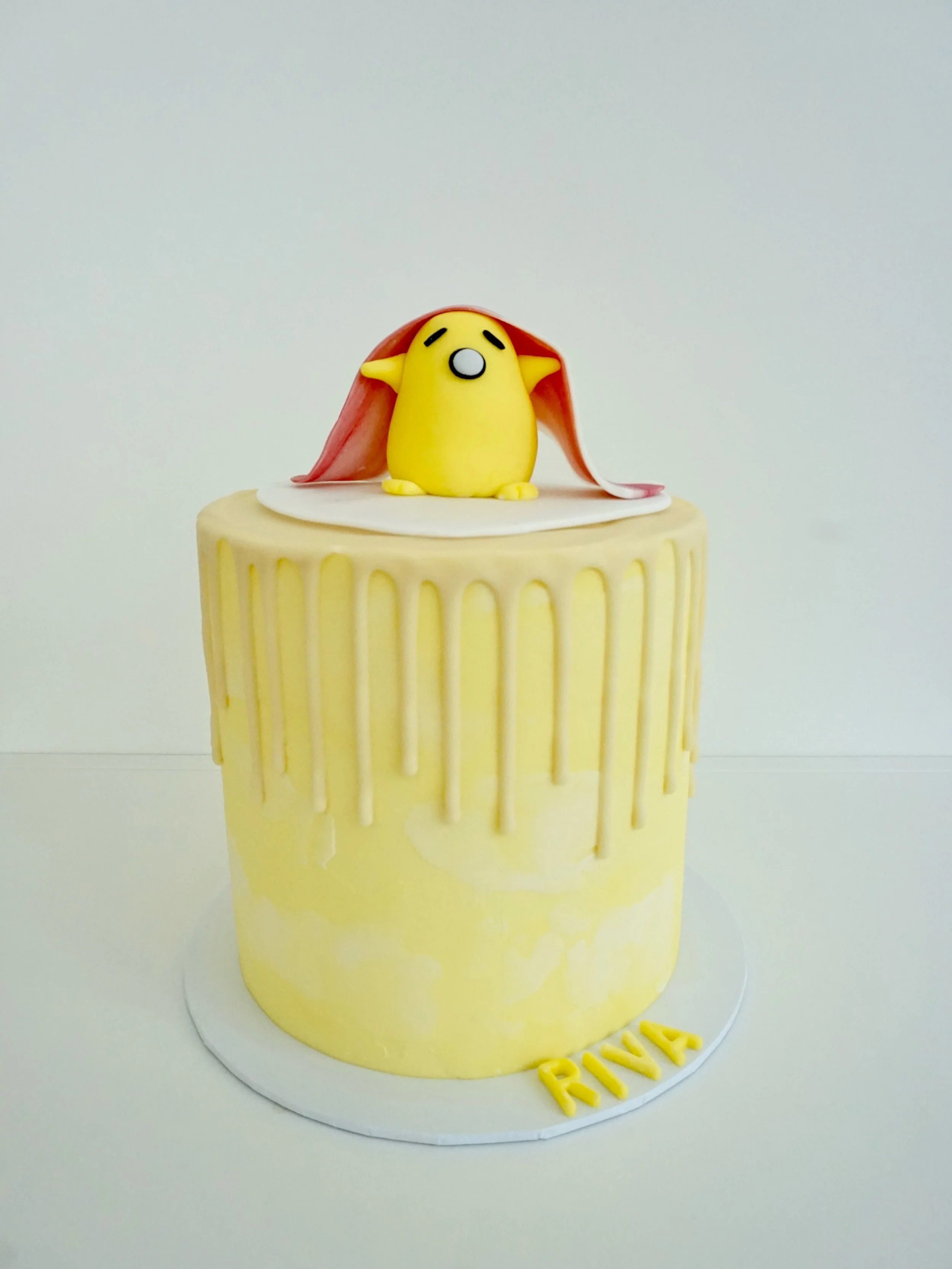 The famous lazy egg Gudetama 

#gudetama #cake #cakeartist #cakedesign #edibleart