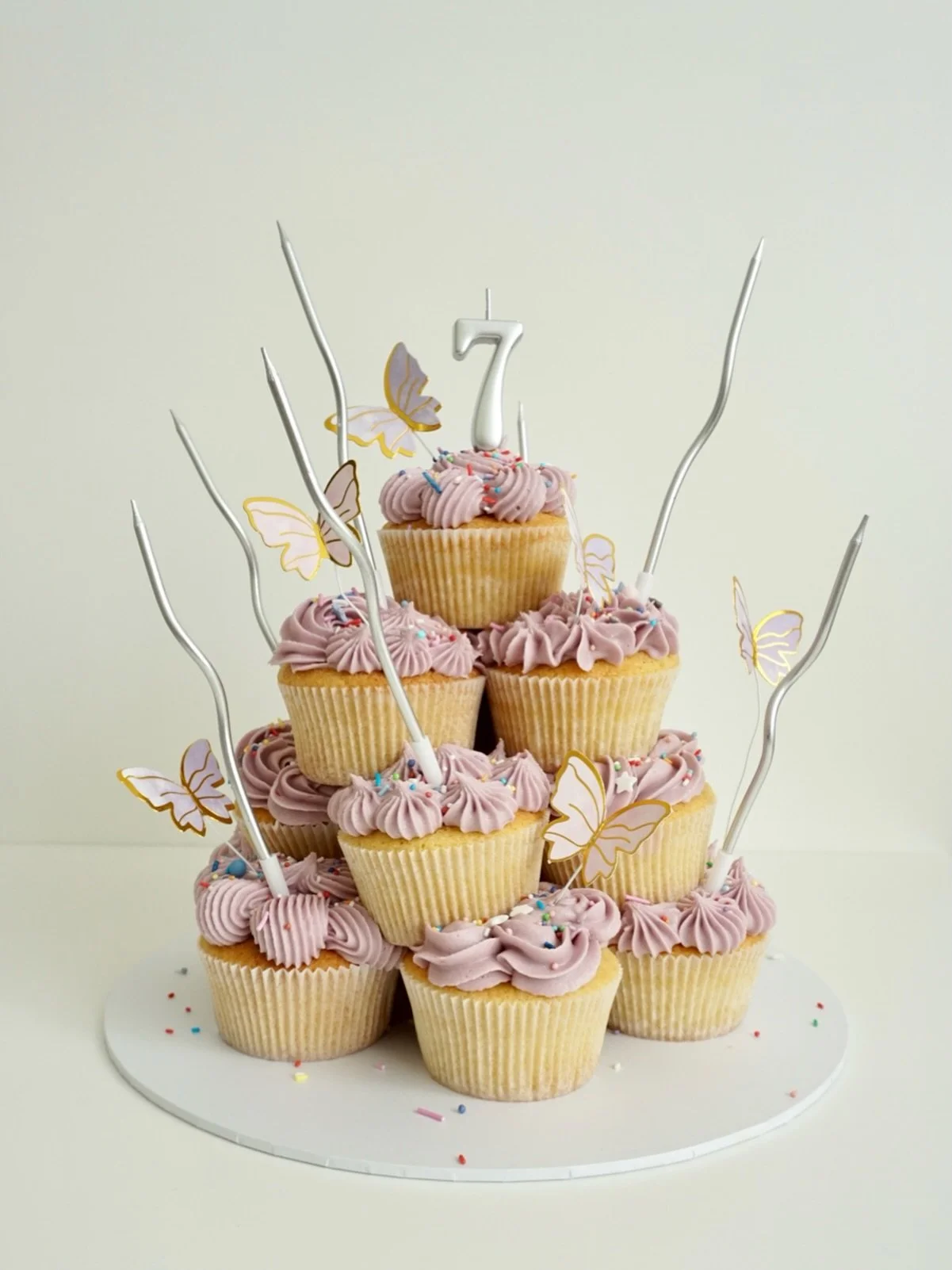 Cupcakes Cake 🧁 

#cupcakes #cake #cakedecorating #zurichcakes #cupcakeart