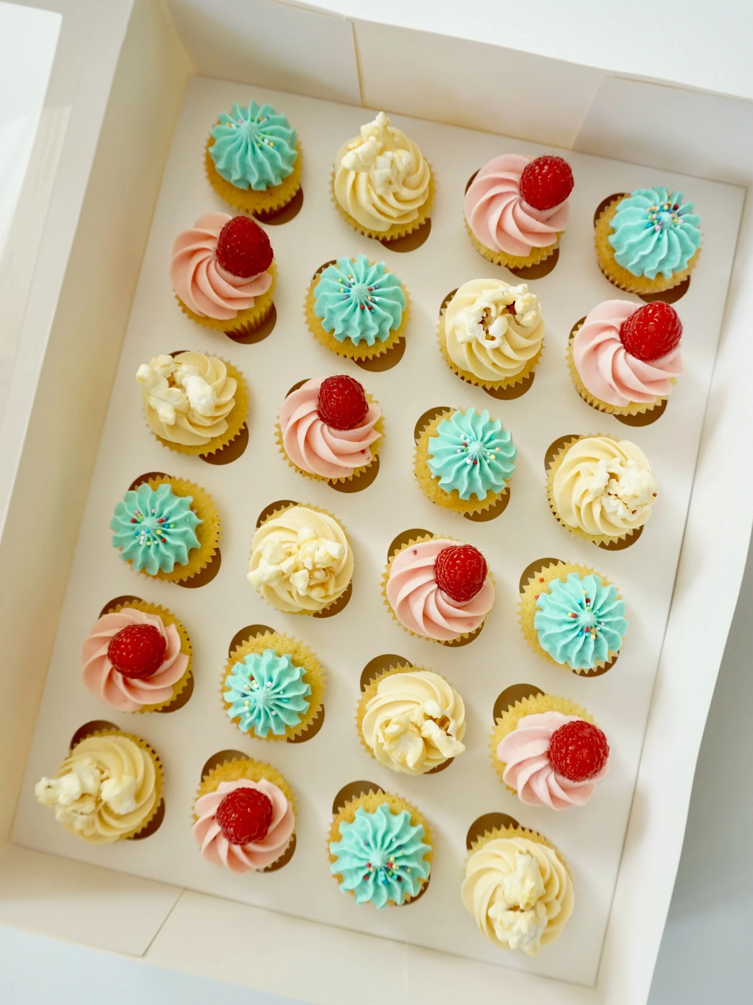 Mixed Mini Cupcakes are officially back on the menu 

Choose one base flavour and mix &amp; match up to three toppings to create your perfect box of minis. Perfect for birthdays, office treats, gifting, or simply because you deserve cake.

Freshly ba