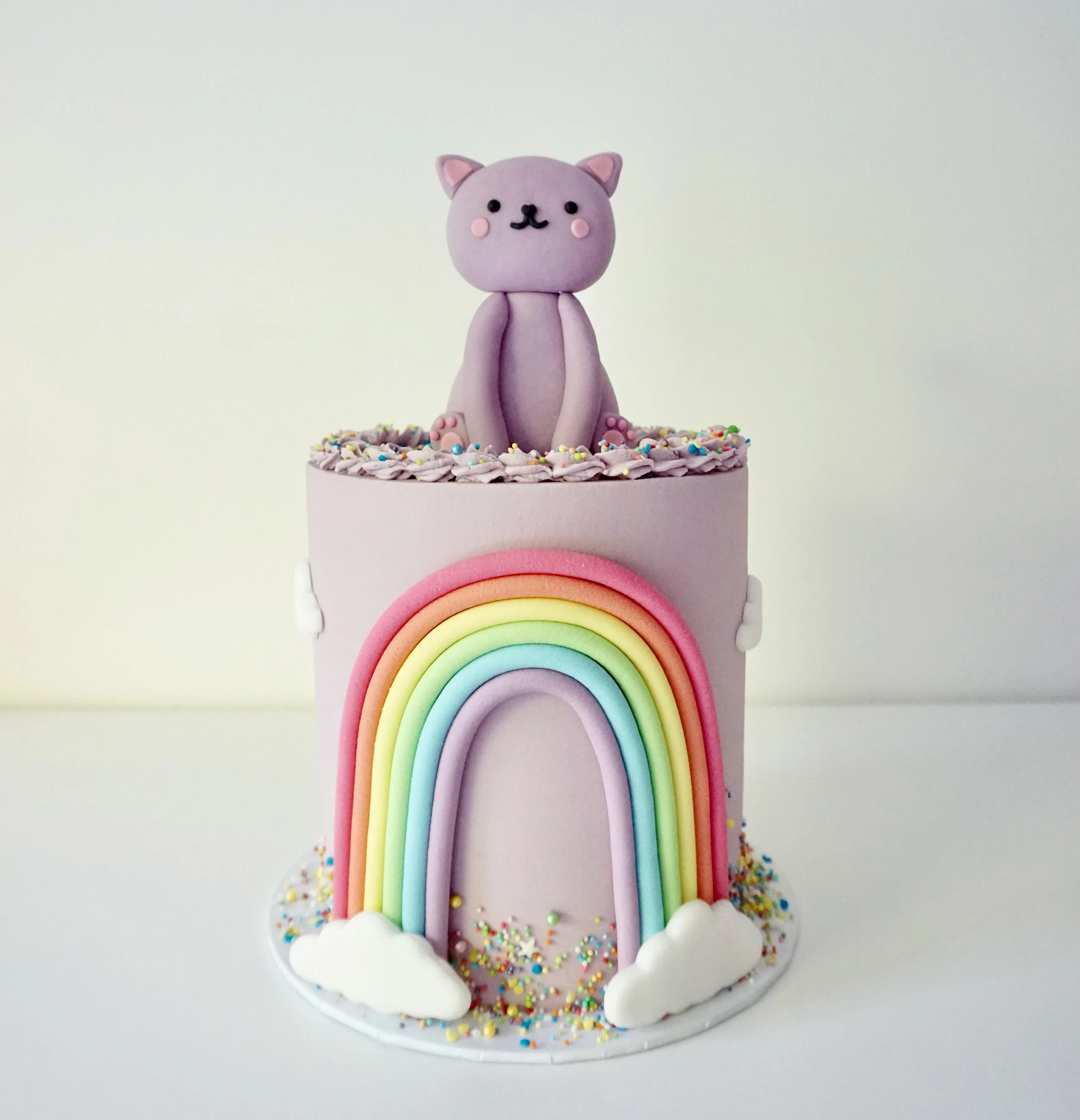 Rainbow Cat 🐈

#cakeart #cakeartist #buttercream #zurichcake #rainbow