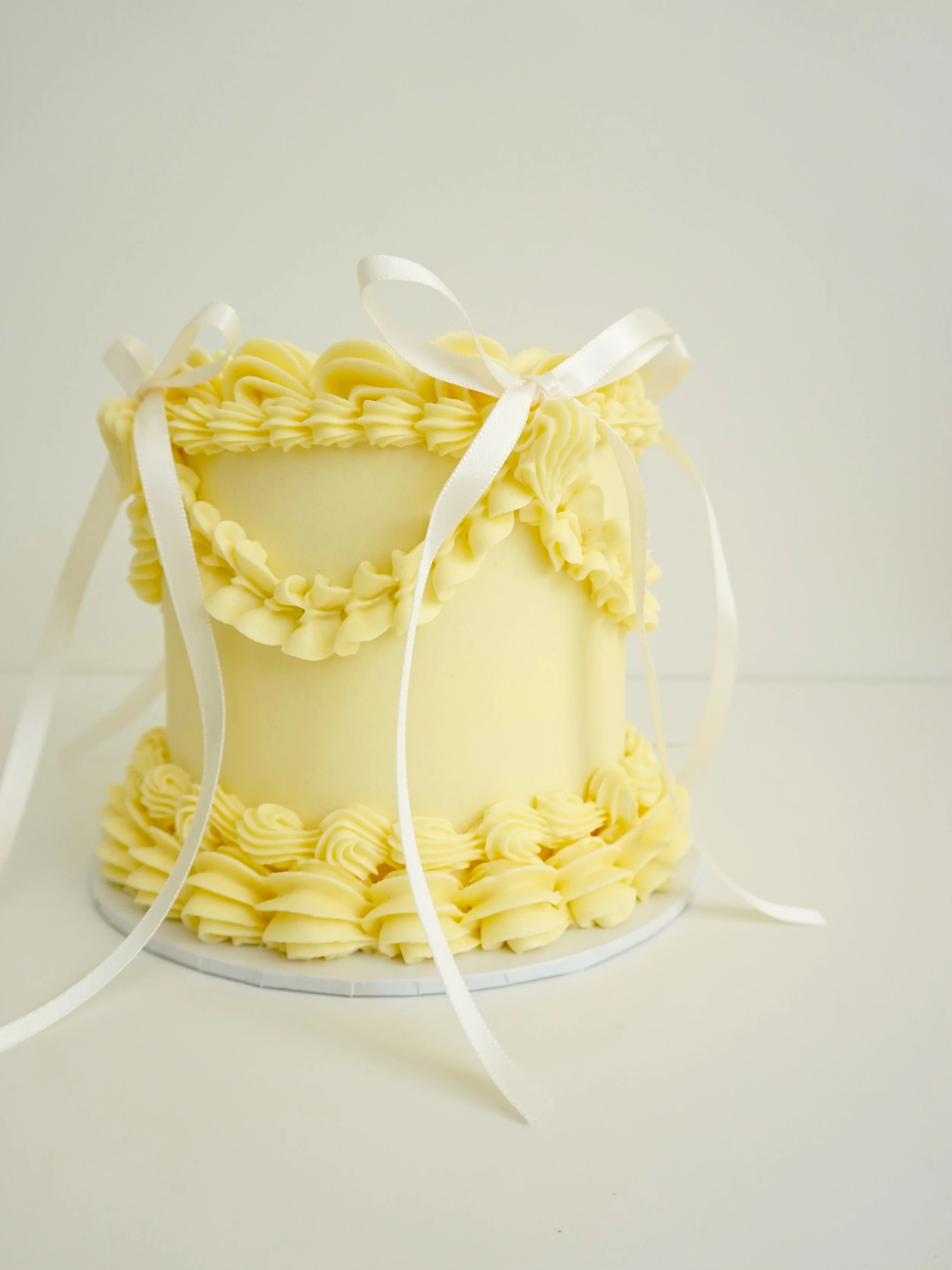 Vintage Mini 💛

#vintage #minicake #cake #zurichcake #cakeart