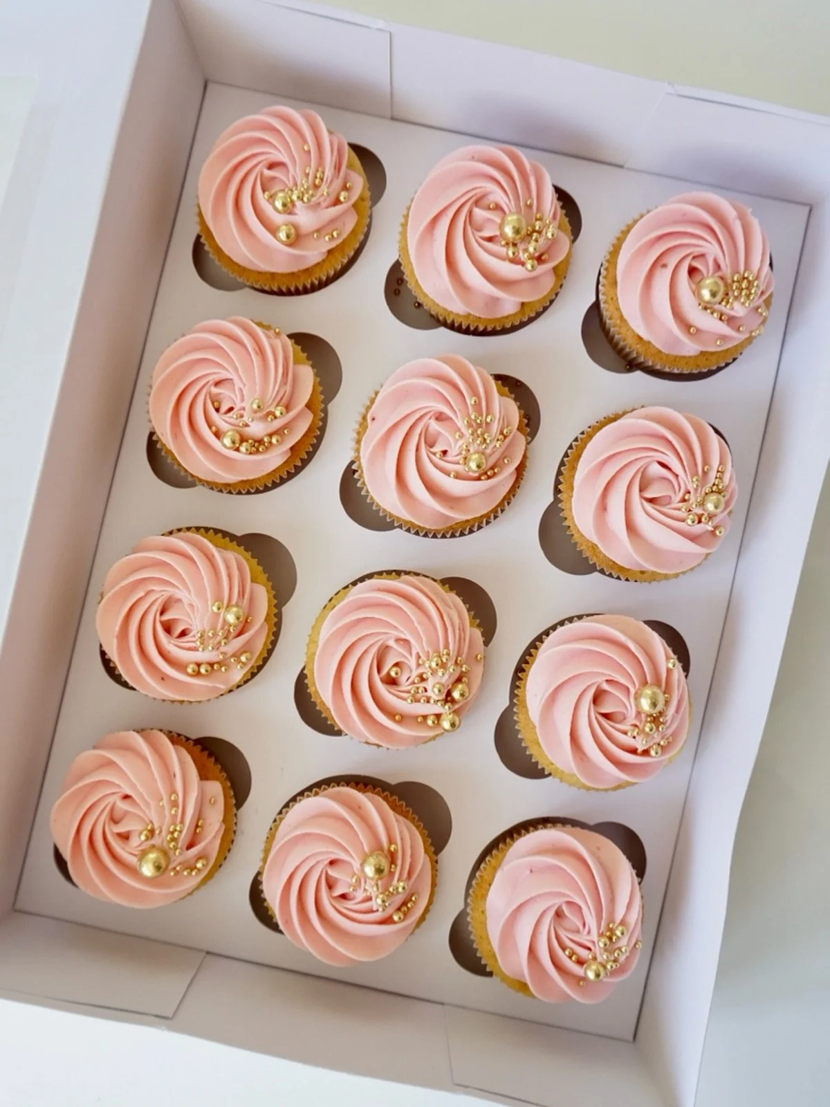 Cupcakes 🧁 

#cupcakes #zurichcupcakes #cakedecorating #buttercream