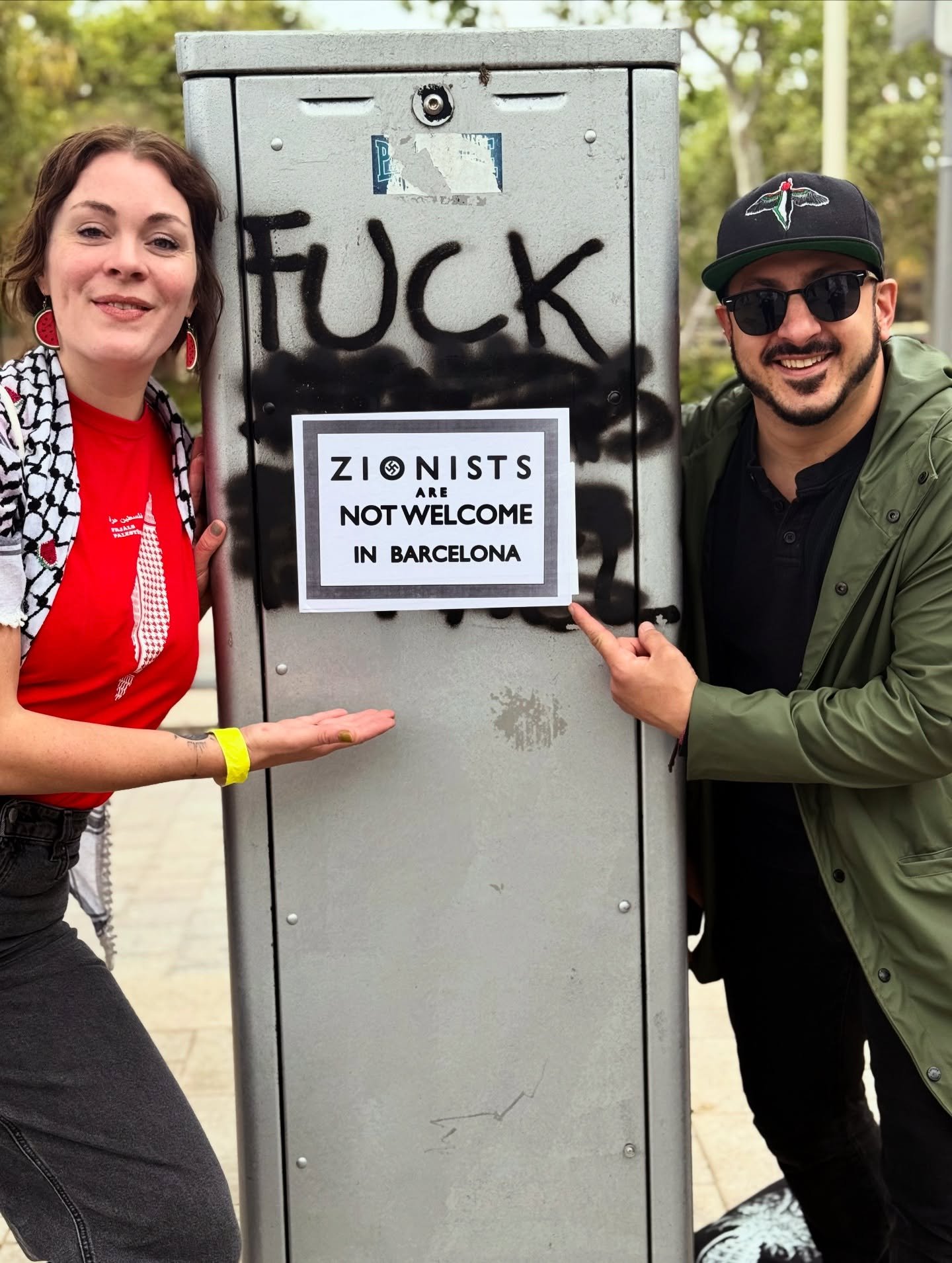 just a couple of snapshots displaying a sign i think we should all agree on ❤️