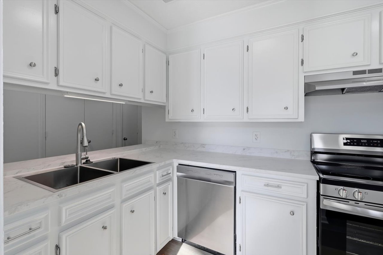 10-105 Carrie Dr _ Hometoursms.com.jpg