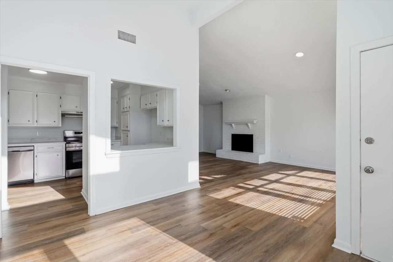 15-105 Carrie Dr _ Hometoursms.com.jpg