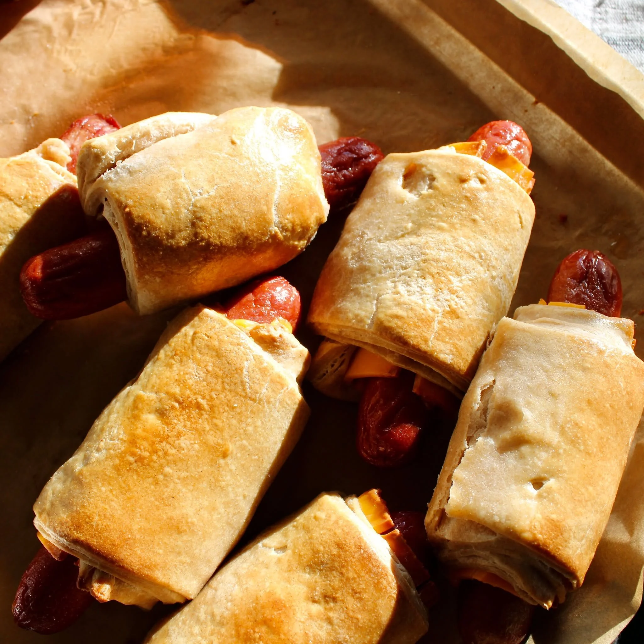 A nostalgic favorite, made healthy. These Sourdough Pigs in a Blanket are fun to make and will be a new favorite for your family! 

https://inspiringmidwestroots.com/2025/10/25/sourdough-pigs-in-a-blanket/

 #homemadebread #homemadecooking #healthyea