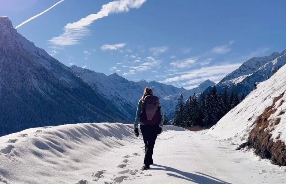 deuter-futura-25-sl-womens-hiking-backpack- hiking-in-snow.jpg