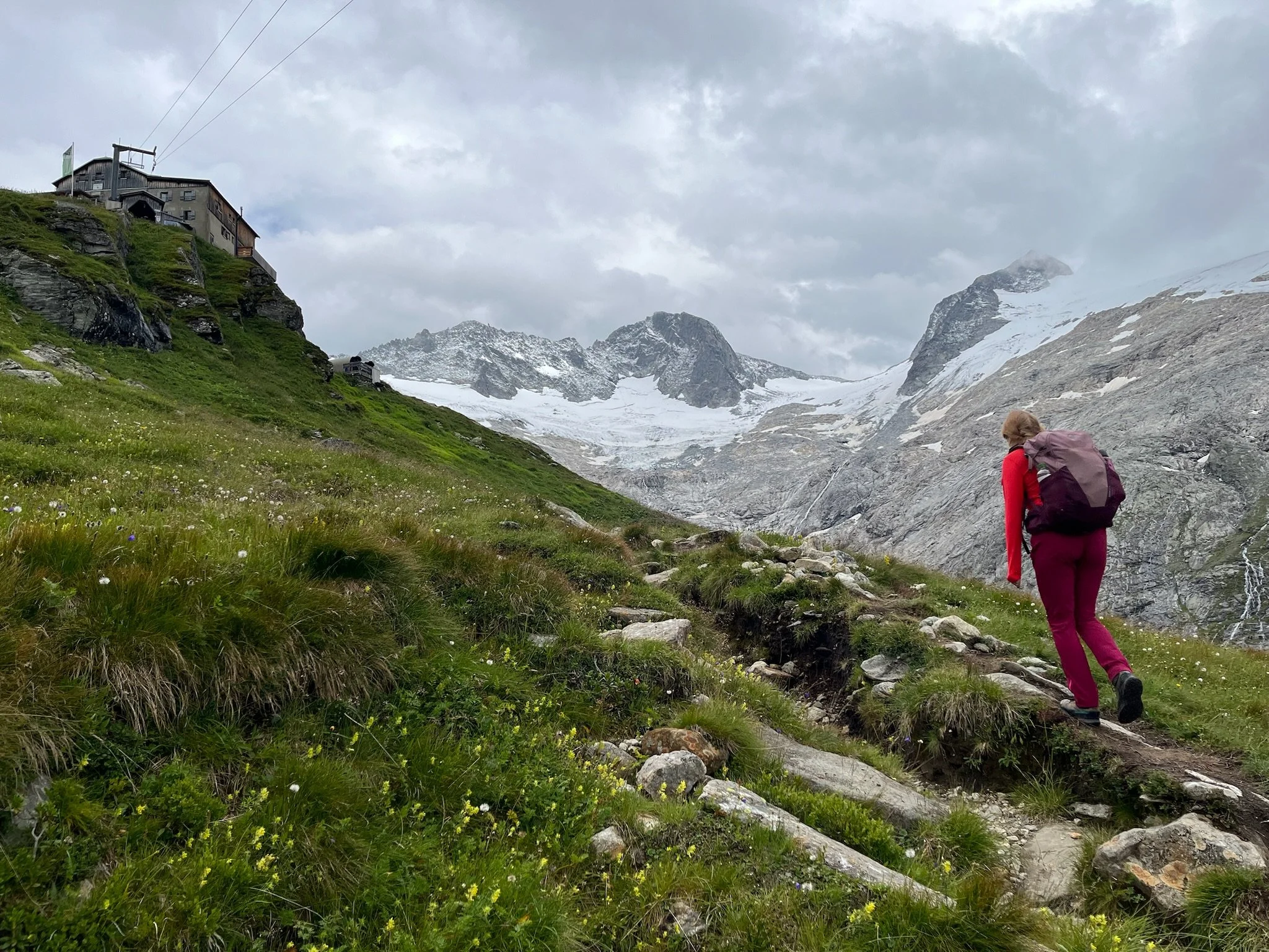 Is the Deuter Futura 25 SL the Perfect Daypack for Hiking in the Alps?