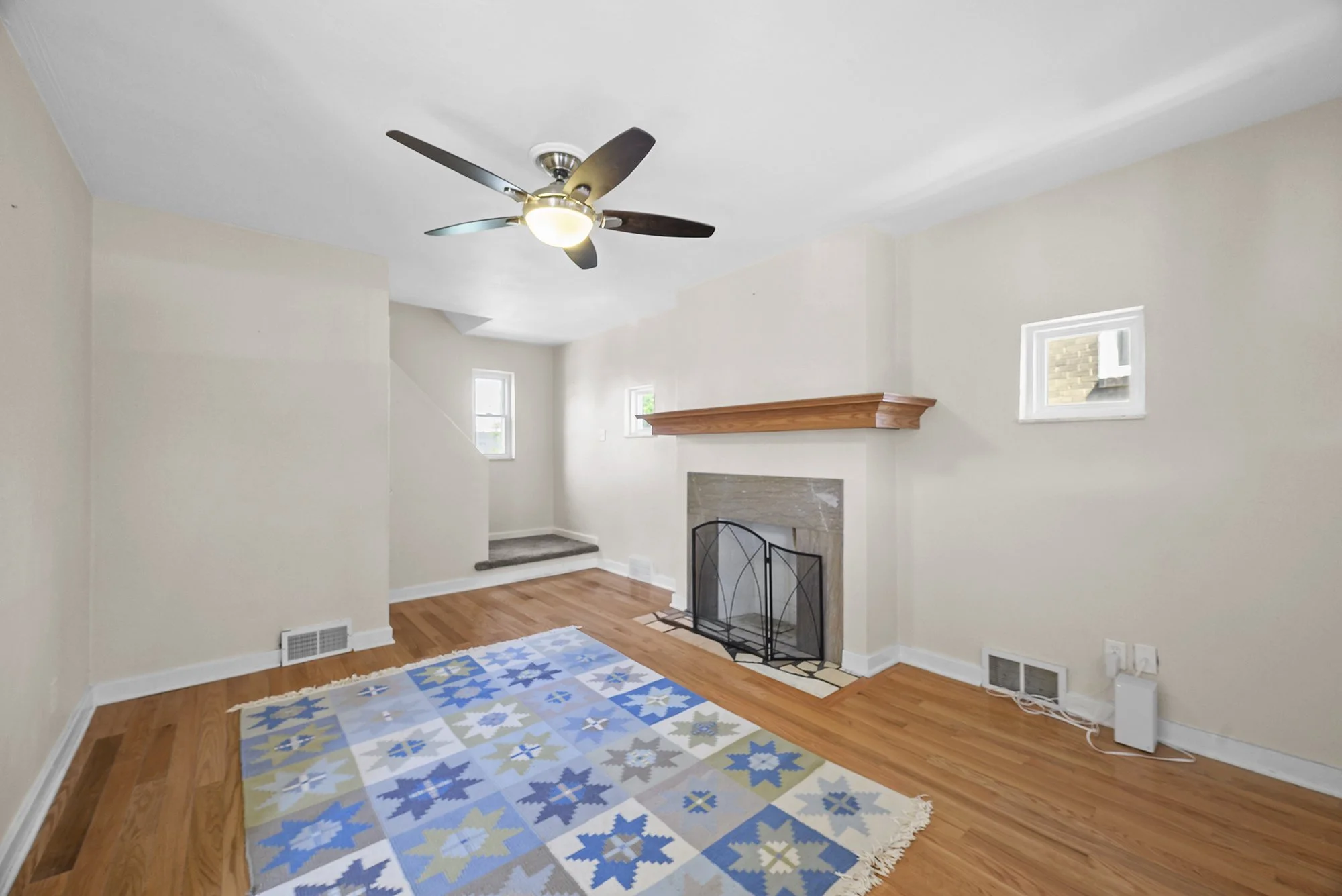 86MtVernonAve_05.jpg